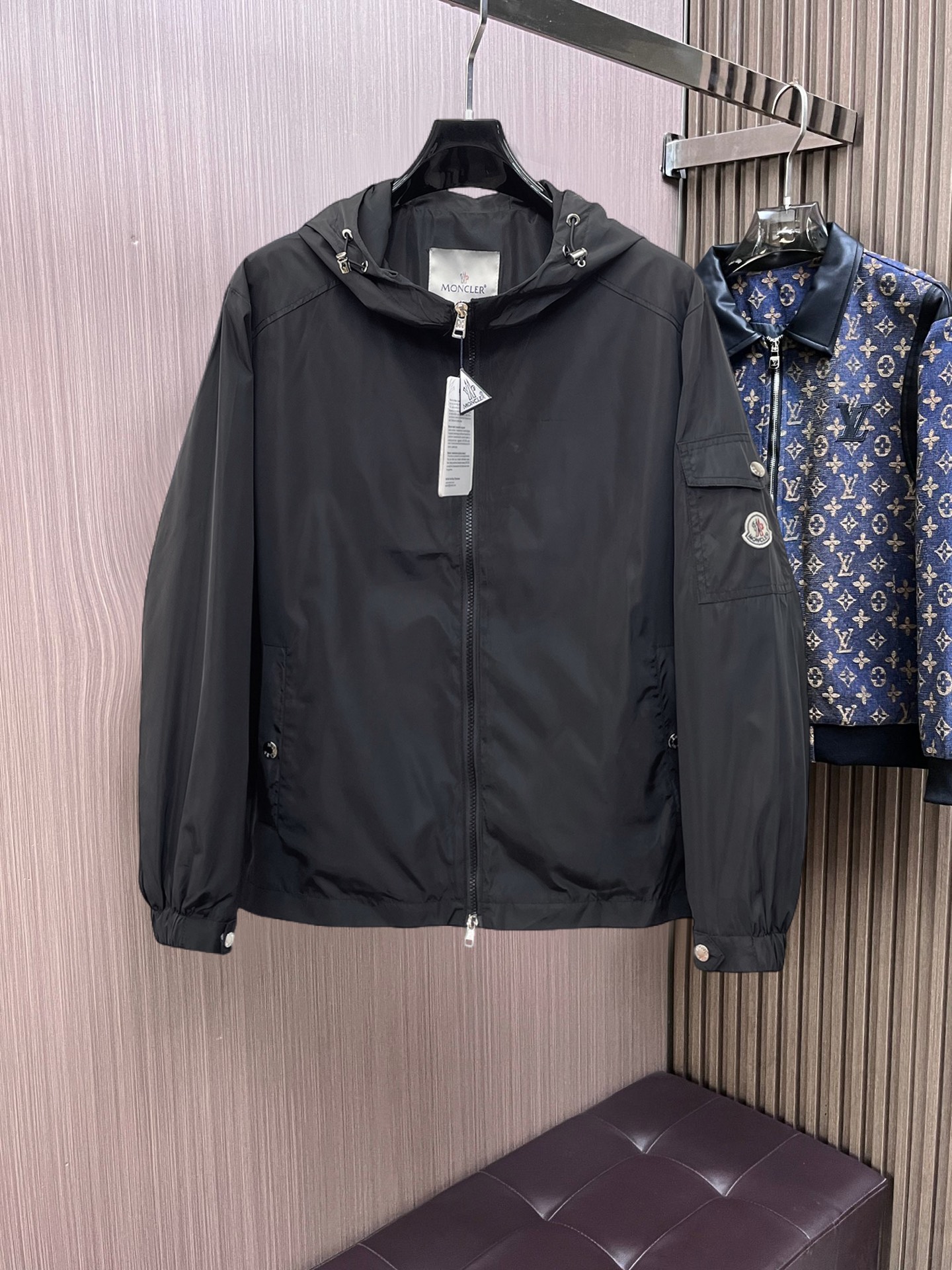 NO:777353,Mengkou The same style as the official website, complete with three labels, sold in advance. 2026ss new spring men's jacket, high-end version with complete three labels from the original order. Custom-made fabrics at the counter. Highly breathable and comfortable, impeccable details, brand element design concept, reflecting high quality. Delicate and soft feel. Casual tailoring, excellent upper body size. Size M～3XL, maximum wearing capacity is 195 catties. Moncler, jackets & coats, jackets & coats,19860909蒙口 官网同款,三标齐全,提前发售 2026ss开春新款男士夹克外套,原单三标齐全高端版本 专柜定制面料 透气舒适度高,细节无可挑剔,品牌元素设计理念,体现高品质.手感细腻柔软 呈现休闲裁剪,上身版型超赞 码数M～3XL,最大穿195斤,,Moncler,jackets & coats,jackets & coats,,Men's clothing