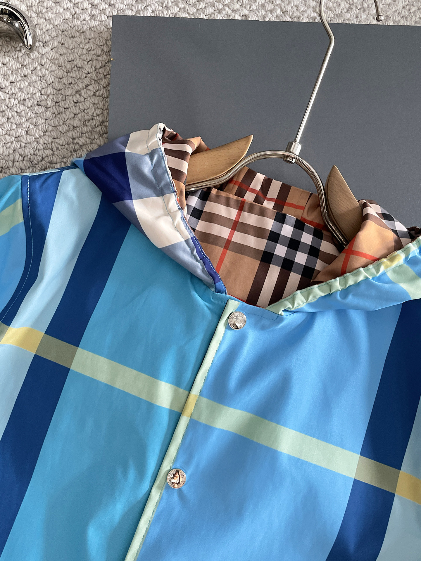 Burberry 巴宝莉 提前发售 2026ss开春新款男士双面传夹克外套 三标齐全高端版本 带隐藏帽