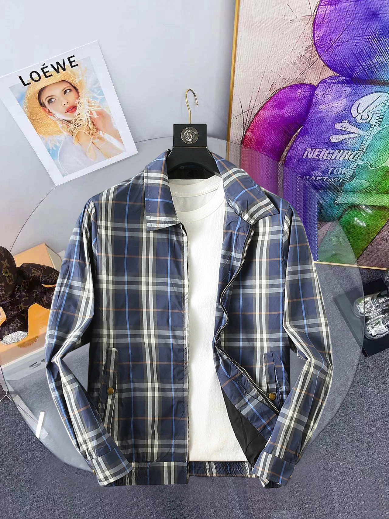 NO:861460,Burberry 2026 spring new men's jacket. Original 1:1 customized hardware accessories. All imported and original customization. Welcome to compare at the counter. Super soft, super heavy fabric workmanship, perfect fit. Pay attention to the fabric and super comfortable. Exclusive model. Non-market goods. Same size for men and women, M ~ XXXL,,burberry,jackets & coats,jackets & coats,19860909巴宝莉 2026春装新款男士夹克外套 原版1:1订制五金配件全进口原版定制 欢迎专柜对比 超柔软 超级重面料做工杠杠的版型完美 注意面料超舒服 独家款 非市场货 男女同款尺码M ～XXXL,,burberry,jackets & coats,jackets & coats,,Men's clothing
