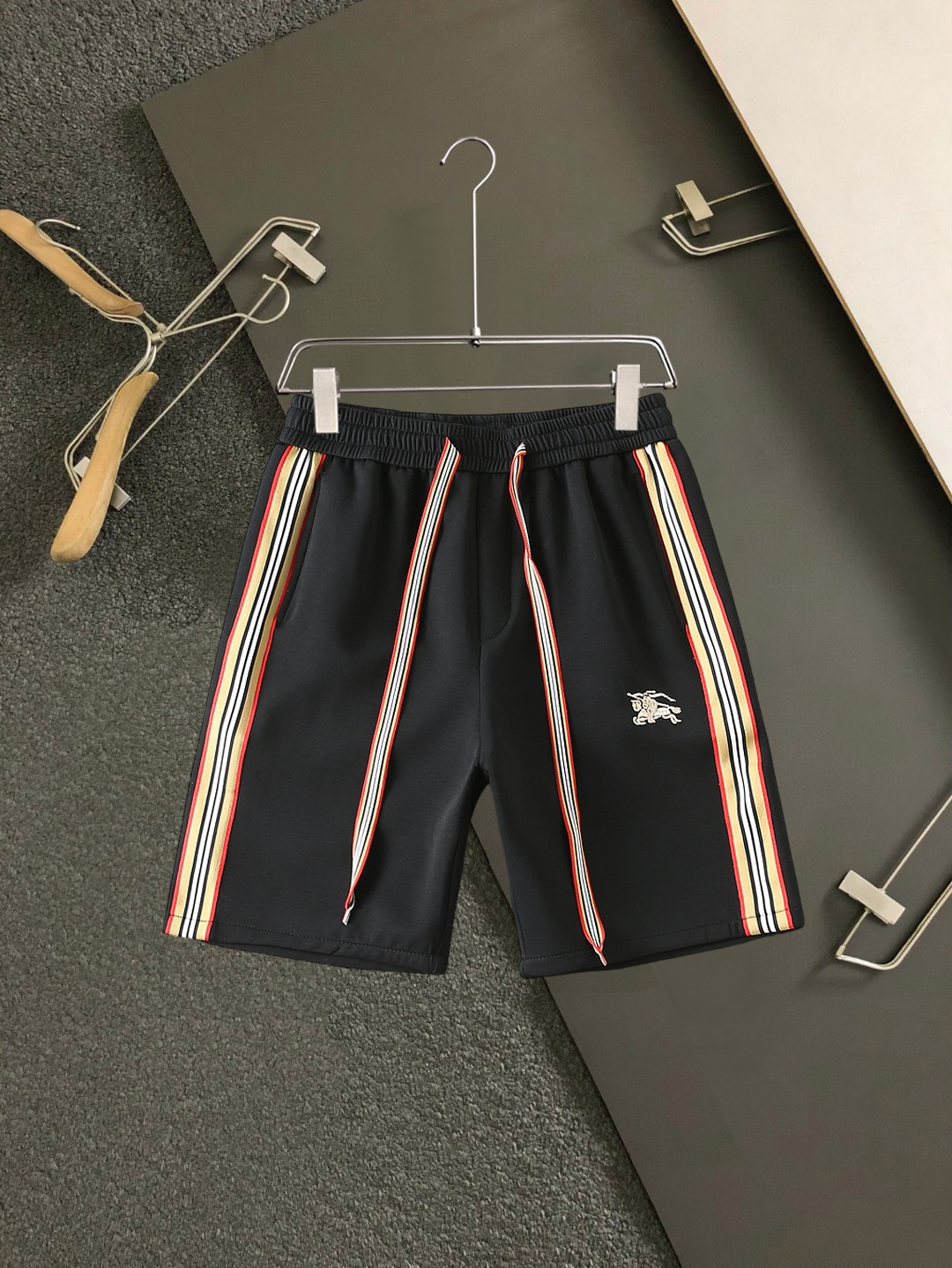 Burberry 巴宝莉 2026ss夏季新款 休闲短裤