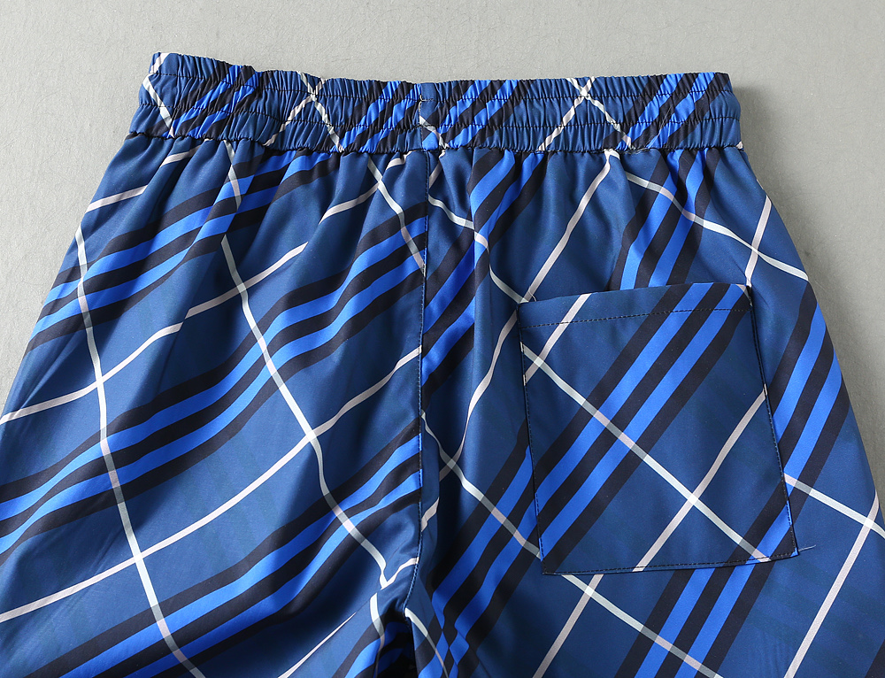 Burberry 巴宝莉 三标齐全 2026夏季新款男士休闲短裤 高级定制面料透气面料 透气弹力舒适度极高