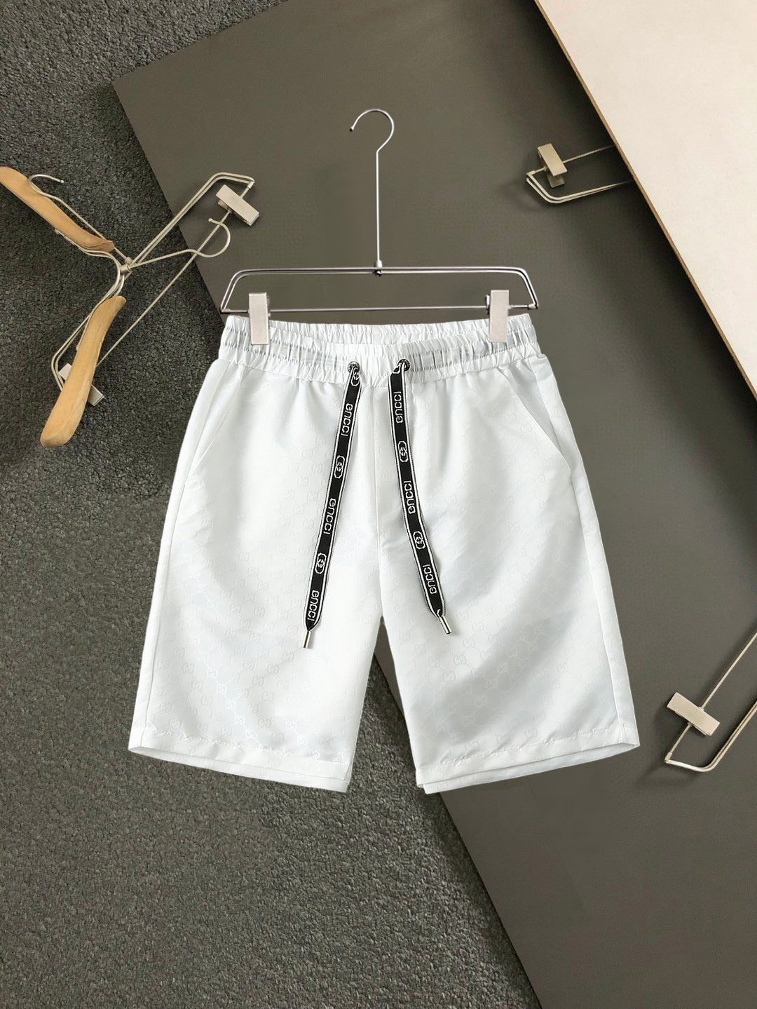 NO:859517,Gucci's three-standard complete 2026 new summer men's casual shorts, advanced custom-made breathable fabrics, extremely breathable, elastic and comfortable, impeccable details, top-grade accessories, original logo design concept, delicate and soft feel!  The upper body fit is awesome!  Sizes M-XXXL, please state your height and weight when ordering,,shorts,19860909古奇 三标齐全 2026夏季新款男士休闲短裤,高级定制面料透气面料 透气弹力舒适度极高,细节无可挑剔,顶级辅料配备,原版logo设计理念,手感细腻柔软！上身版型超赞！尺码M-XXXL下单报身高体重,,shorts,,Men's clothing