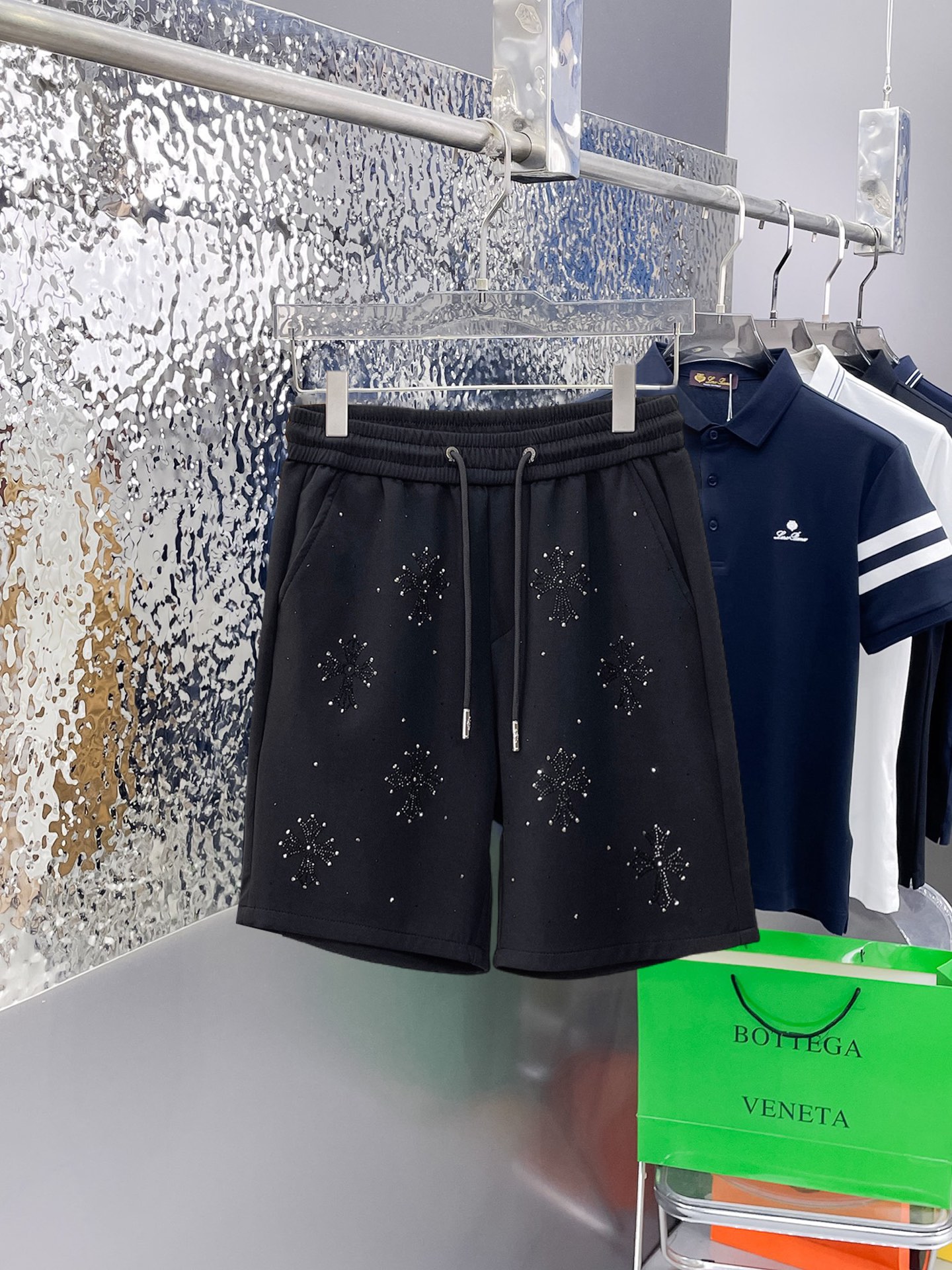 NO:841418,Croxin three-standard complete 2026 new summer men's casual shorts, advanced custom-made breathable fabrics, extremely breathable, elastic and comfortable, impeccable details, top-grade accessories, original logo design concept, delicate and soft feel!  The upper body fit is awesome!  Sizes M-XXXL, please state your height and weight when ordering,,chrome hearts,shorts,19860909克罗心 三标齐全 2026夏季新款男士休闲短裤,高级定制面料透气面料 透气弹力舒适度极高,细节无可挑剔,顶级辅料配备,原版logo设计理念,手感细腻柔软！上身版型超赞！尺码M-XXXL下单报身高体重,,chrome hearts,shorts,,Men's clothing
