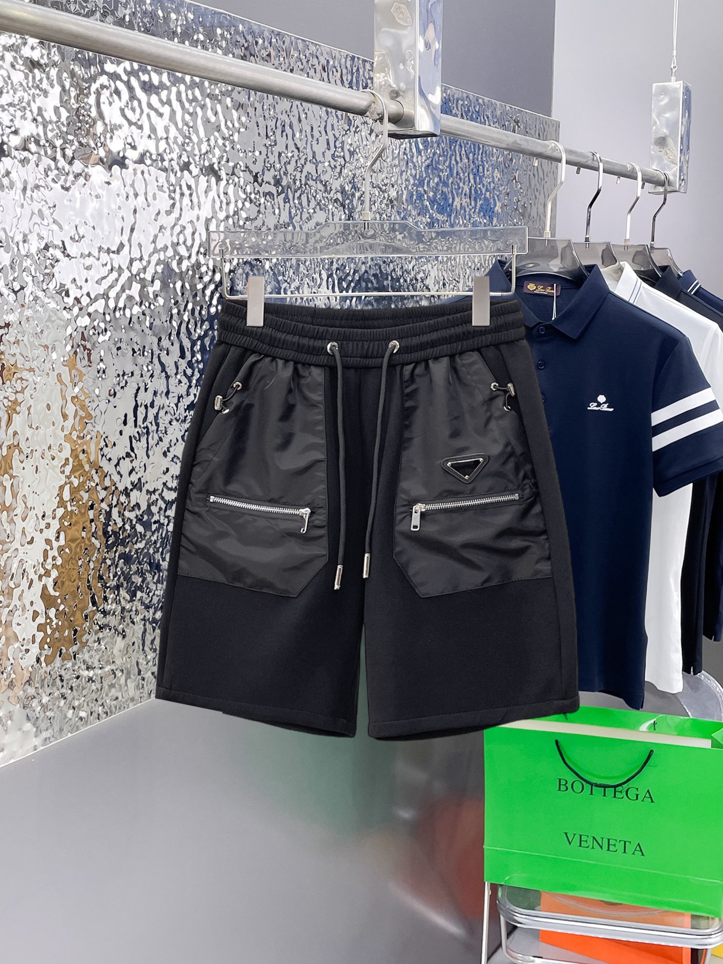 NO:841429,Prada's three-standard complete 2026 new summer men's casual shorts, advanced custom-made breathable fabrics, extremely breathable, elastic and comfortable, impeccable details, top-grade accessories, original logo design concept, delicate and soft feel!  The upper body fit is awesome!  Sizes M-XXXL, please state your height and weight when ordering, prada, shorts,19860909普拉达 三标齐全 2026夏季新款男士休闲短裤,高级定制面料透气面料 透气弹力舒适度极高,细节无可挑剔,顶级辅料配备,原版logo设计理念,手感细腻柔软！上身版型超赞！尺码M-XXXL下单报身高体重,,prada,shorts,,Men's clothing