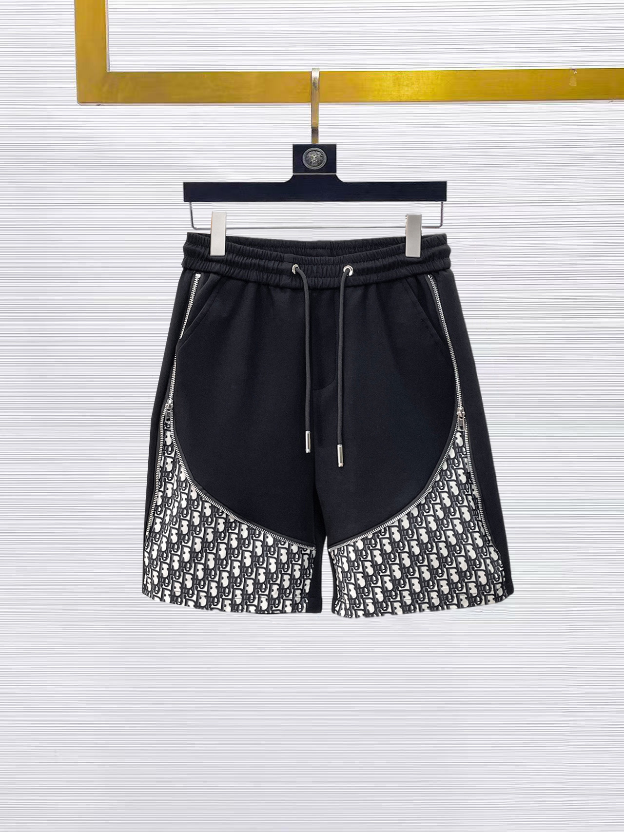 NO:874772,Dior's 2026 new summer men's casual shorts with three complete standards, advanced custom-made breathable fabrics, extremely breathable, elastic and comfortable, impeccable details, top-grade accessories, original logo design concept, delicate and soft feel!  The upper body fit is awesome!  For sizes M-XXXL, please state your height and weight when ordering, dior, shorts,19860909迪奥 三标齐全 2026夏季新款男士休闲短裤,高级定制面料透气面料 透气弹力舒适度极高,细节无可挑剔,顶级辅料配备,原版logo设计理念,手感细腻柔软！上身版型超赞！尺码M-XXXL下单报身高体重,,dior,shorts,,Men's clothing