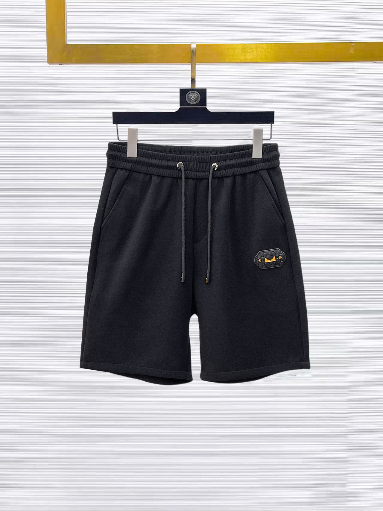 NO:874779,Fendi's three-standard complete 2026 new summer men's casual shorts, advanced custom-made breathable fabrics, extremely breathable, elastic and comfortable, impeccable details, top-grade accessories, original logo design concept, delicate and soft feel!  The upper body fit is awesome!  For sizes M-XXXL, please state your height and weight when placing an order, fendi, shorts,19860909芬迪 三标齐全 2026夏季新款男士休闲短裤,高级定制面料透气面料 透气弹力舒适度极高,细节无可挑剔,顶级辅料配备,原版logo设计理念,手感细腻柔软！上身版型超赞！尺码M-XXXL下单报身高体重,,fendi,shorts,,Men's clothing