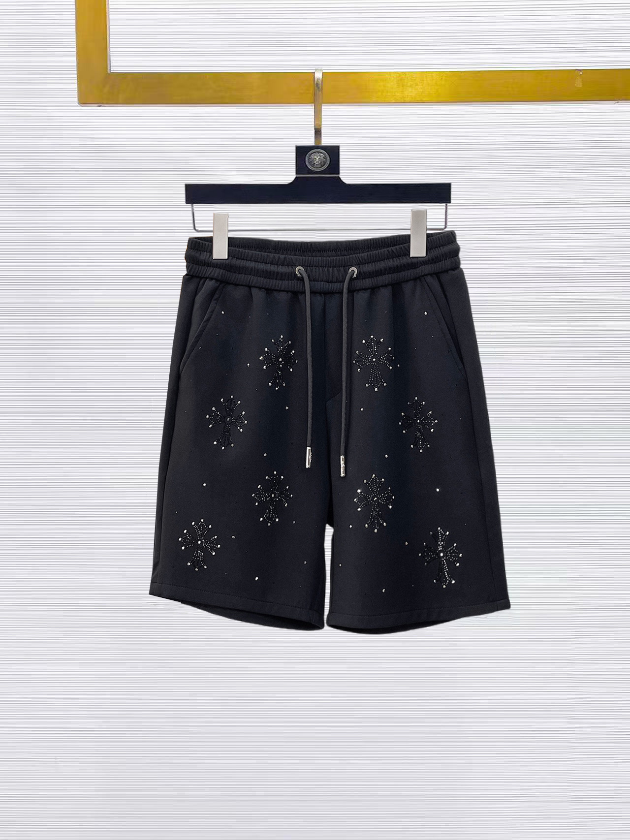 NO:874786,Croxin three-standard complete 2026 new summer men's casual shorts, advanced custom-made breathable fabrics, extremely breathable, elastic and comfortable, impeccable details, top-grade accessories, original logo design concept, delicate and soft feel!  The upper body fit is awesome!  Sizes M-XXXL, please state your height and weight when ordering,,chrome hearts,shorts,19860909克罗心 三标齐全 2026夏季新款男士休闲短裤,高级定制面料透气面料 透气弹力舒适度极高,细节无可挑剔,顶级辅料配备,原版logo设计理念,手感细腻柔软！上身版型超赞！尺码M-XXXL下单报身高体重,,chrome hearts,shorts,,Men's clothing