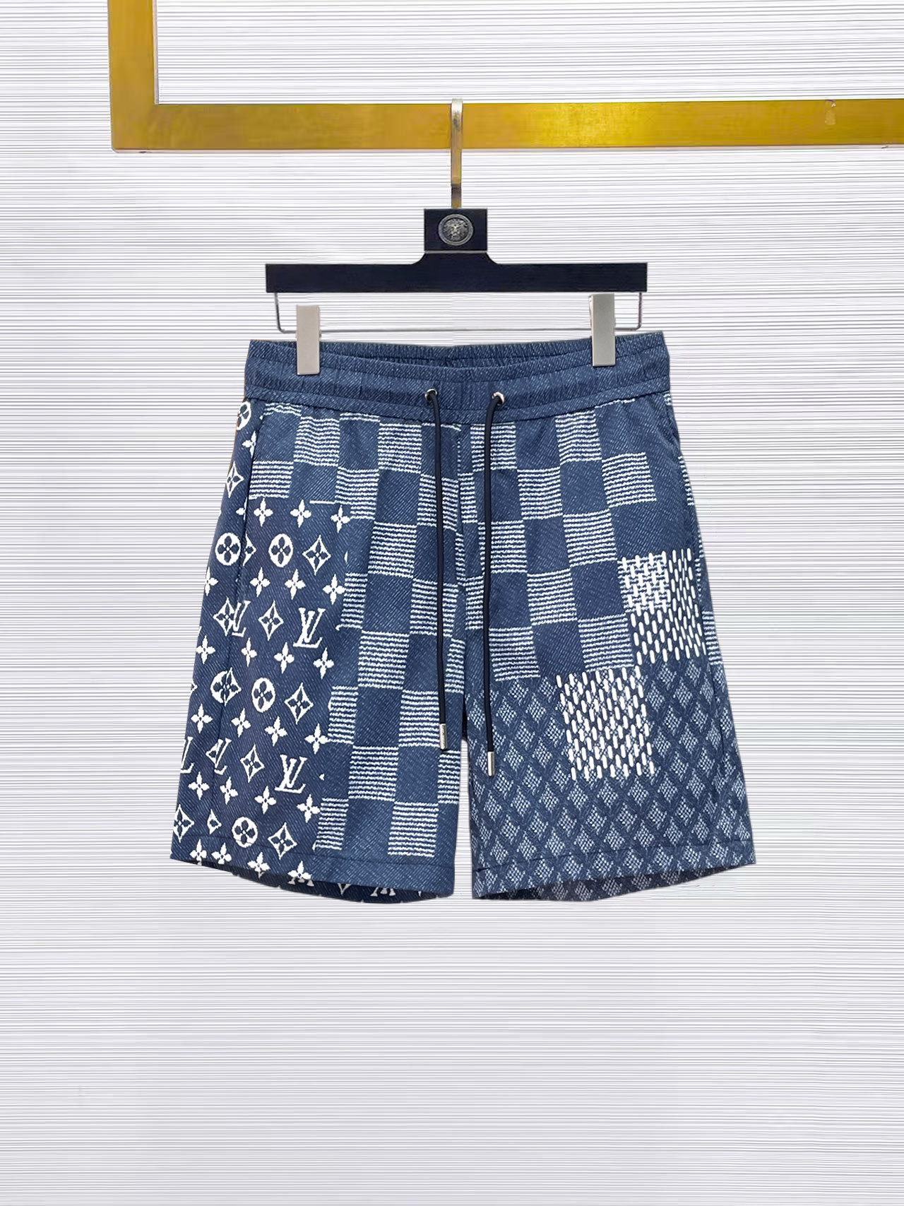 NO:874847,LV three-standard complete 2026 summer new men's casual shorts, advanced custom-made breathable fabrics, extremely breathable, elastic and comfortable, impeccable details, top-grade accessories, original logo design concept, delicate and soft feel!  The upper body fit is awesome!  Sizes M-XXXL, please state your height and weight when ordering,,louis vuitton,shorts,19860909LV 三标齐全 2026夏季新款男士休闲短裤,高级定制面料透气面料 透气弹力舒适度极高,细节无可挑剔,顶级辅料配备,原版logo设计理念,手感细腻柔软！上身版型超赞！尺码M-XXXL下单报身高体重,,louis vuitton,shorts,,Men's clothing