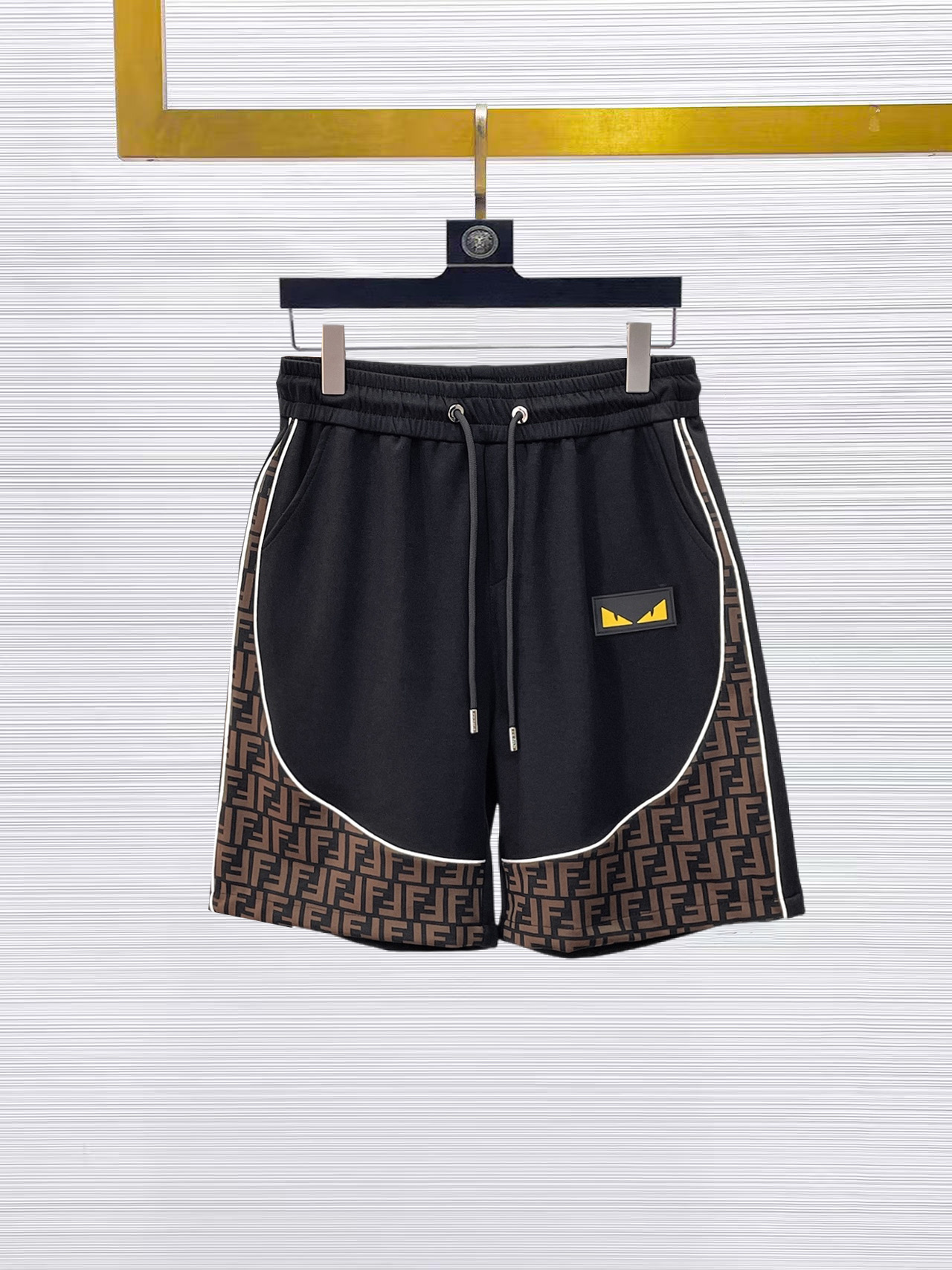 NO:874809,Fendi's three-standard complete 2026 new summer men's casual shorts, advanced custom-made breathable fabrics, extremely breathable, elastic and comfortable, impeccable details, top-grade accessories, original logo design concept, delicate and soft feel!  The upper body fit is awesome!  For sizes M-XXXL, please state your height and weight when placing an order, fendi, shorts,19860909芬迪 三标齐全 2026夏季新款男士休闲短裤,高级定制面料透气面料 透气弹力舒适度极高,细节无可挑剔,顶级辅料配备,原版logo设计理念,手感细腻柔软！上身版型超赞！尺码M-XXXL下单报身高体重,,fendi,shorts,,Men's clothing