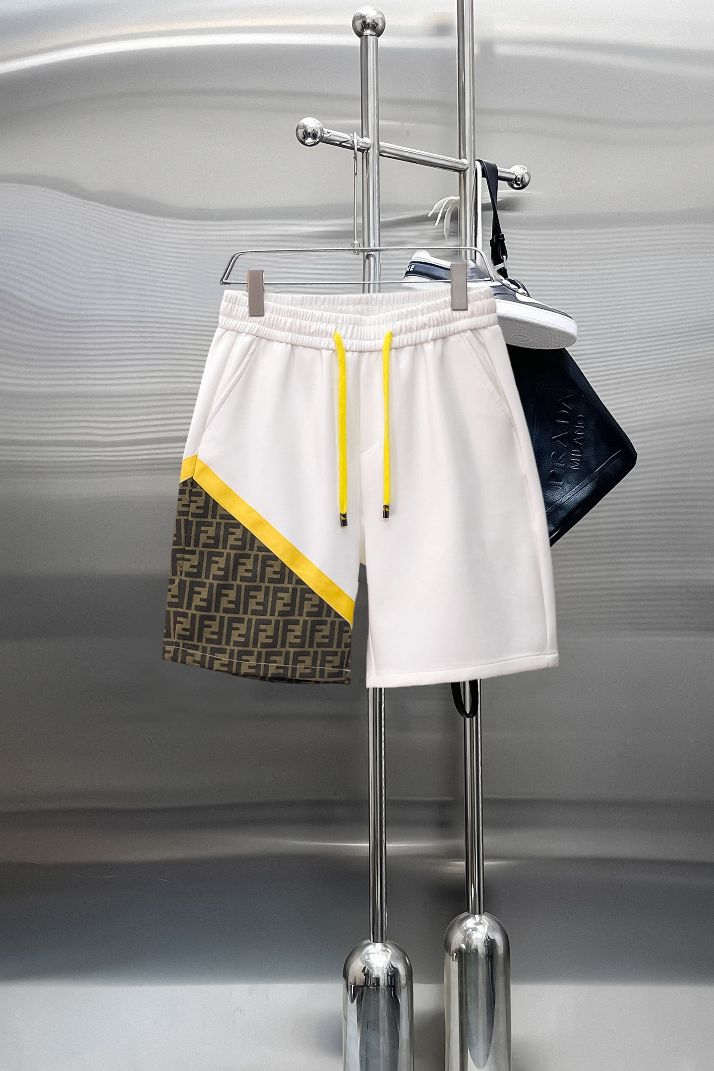 NO:844030,Fendi's three-standard complete 2026 new summer men's casual shorts, advanced custom-made breathable fabrics, extremely breathable, elastic and comfortable, impeccable details, top-grade accessories, original logo design concept, delicate and soft feel!  The upper body fit is awesome!  For sizes M-XXXL, please state your height and weight when placing an order, fendi, shorts,19860909芬迪 三标齐全 2026夏季新款男士休闲短裤,高级定制面料透气面料 透气弹力舒适度极高,细节无可挑剔,顶级辅料配备,原版logo设计理念,手感细腻柔软！上身版型超赞！尺码M-XXXL下单报身高体重,,fendi,shorts,,Men's clothing