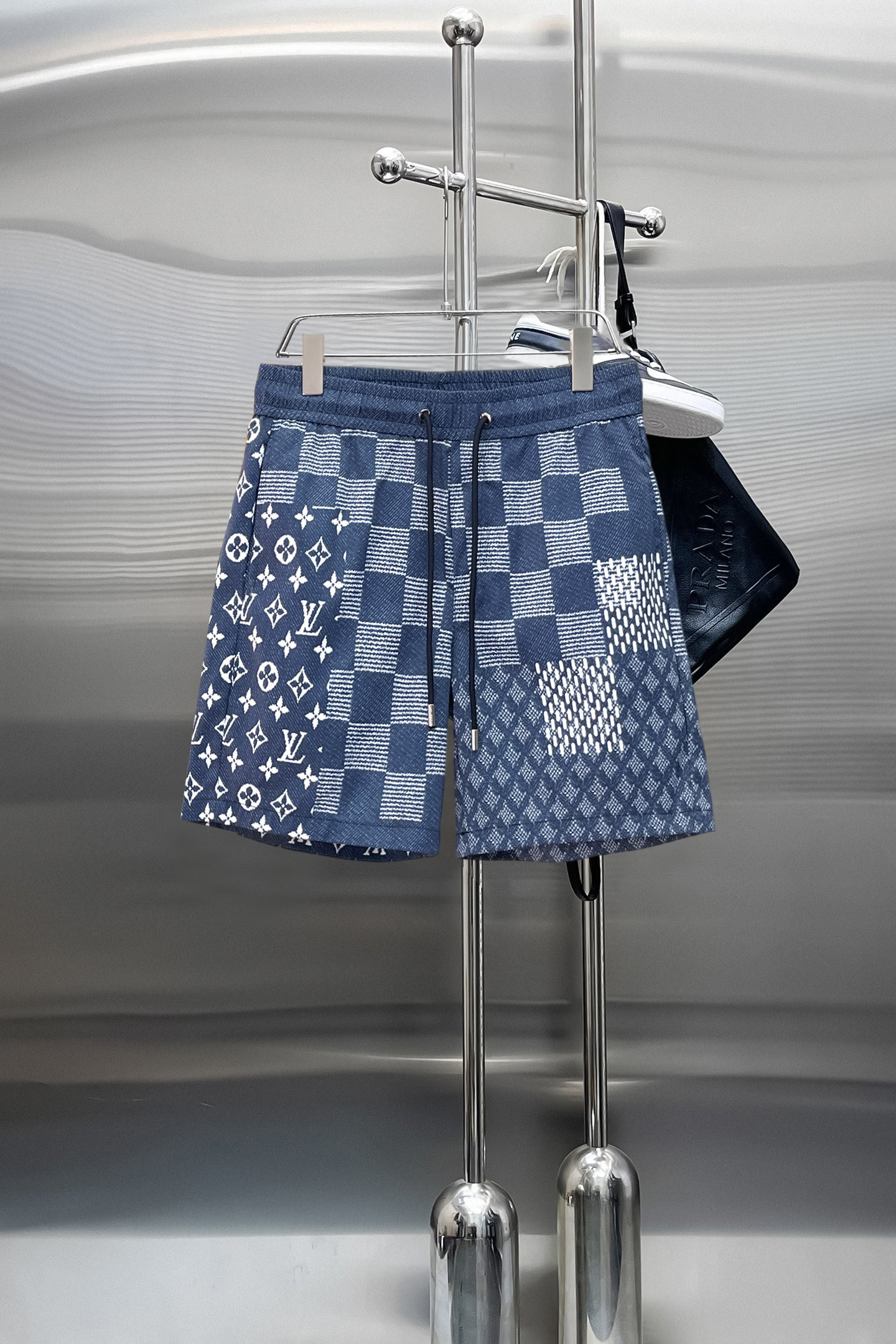 NO:844052,LV three-standard complete 2026 summer new men's casual shorts, advanced custom-made breathable fabrics, extremely breathable, elastic and comfortable, impeccable details, top-grade accessories, original logo design concept, delicate and soft feel!  The upper body fit is awesome!  Sizes M-XXXL, please state your height and weight when ordering,,louis vuitton,shorts,19860909LV 三标齐全 2026夏季新款男士休闲短裤,高级定制面料透气面料 透气弹力舒适度极高,细节无可挑剔,顶级辅料配备,原版logo设计理念,手感细腻柔软！上身版型超赞！尺码M-XXXL下单报身高体重,,louis vuitton,shorts,,Men's clothing