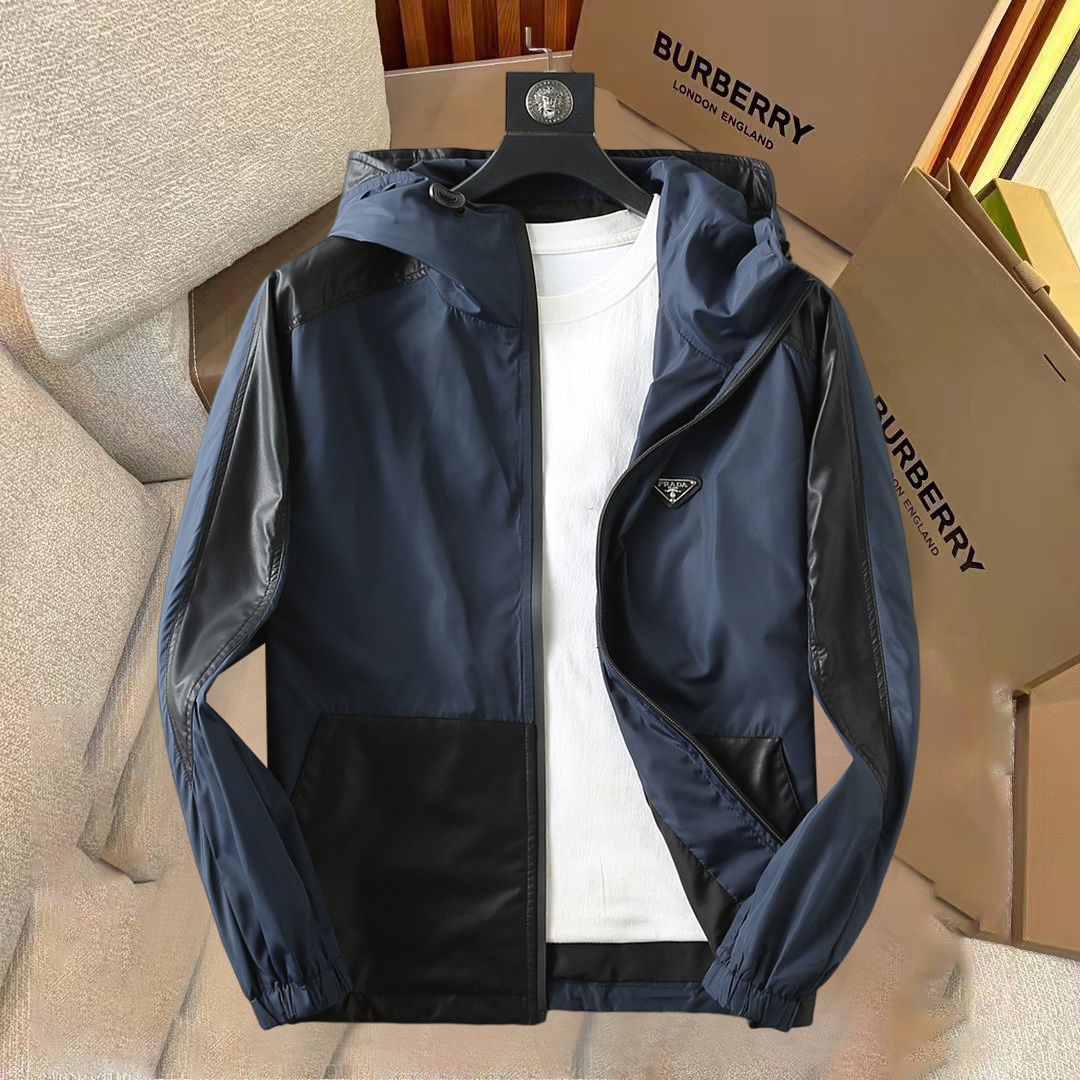 NO:953454,The same model from Prada official website, complete with three labels, sold in advance. 2026ss new men's denim jacket for autumn, high-end version with complete three labels of the original order. Customized fabrics at the counter. Highly breathable and comfortable, impeccable details, brand element design concept, reflecting high quality. Delicate and soft feel. Casual tailoring, excellent upper body size. Size M~3XL, maximum wearing capacity is 195 catties., prada, jackets & coats, jackets & coats,19860909普拉达官网同款,三标齐全,提前发售 2026ss开秋新款男士牛仔夹克外套,原单三标齐全高端版本 专柜定制面料 透气舒适度高,细节无可挑剔,品牌元素设计理念,体现高品质.手感细腻柔软 呈现休闲裁剪,上身版型超赞 码数M～3XL,最大穿195斤,,prada,jackets & coats,jackets & coats,,Men's clothing