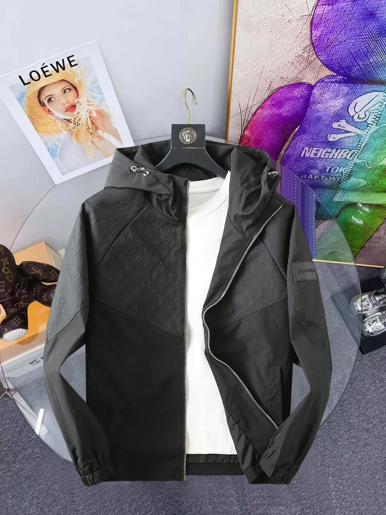 NO:861463,LV 2026 spring new men's jacket. Original 1:1 customized hardware accessories. All imported and original customization. Welcome to compare at the counter. Super soft, super heavy fabric, perfect workmanship. Pay attention to the fabric and super comfortable. Exclusive model. Not available in the market. Same size for men and women. M ~ XXXL,, louis vuitton, jackets & coats, jackets & coats,19860909LV 2026春装新款男士夹克外套 原版1:1订制五金配件全进口原版定制 欢迎专柜对比 超柔软 超级重面料做工杠杠的版型完美 注意面料超舒服 独家款 非市场货 男女同款尺码M ～XXXL,,louis vuitton,jackets & coats,jackets & coats,,Men's clothing