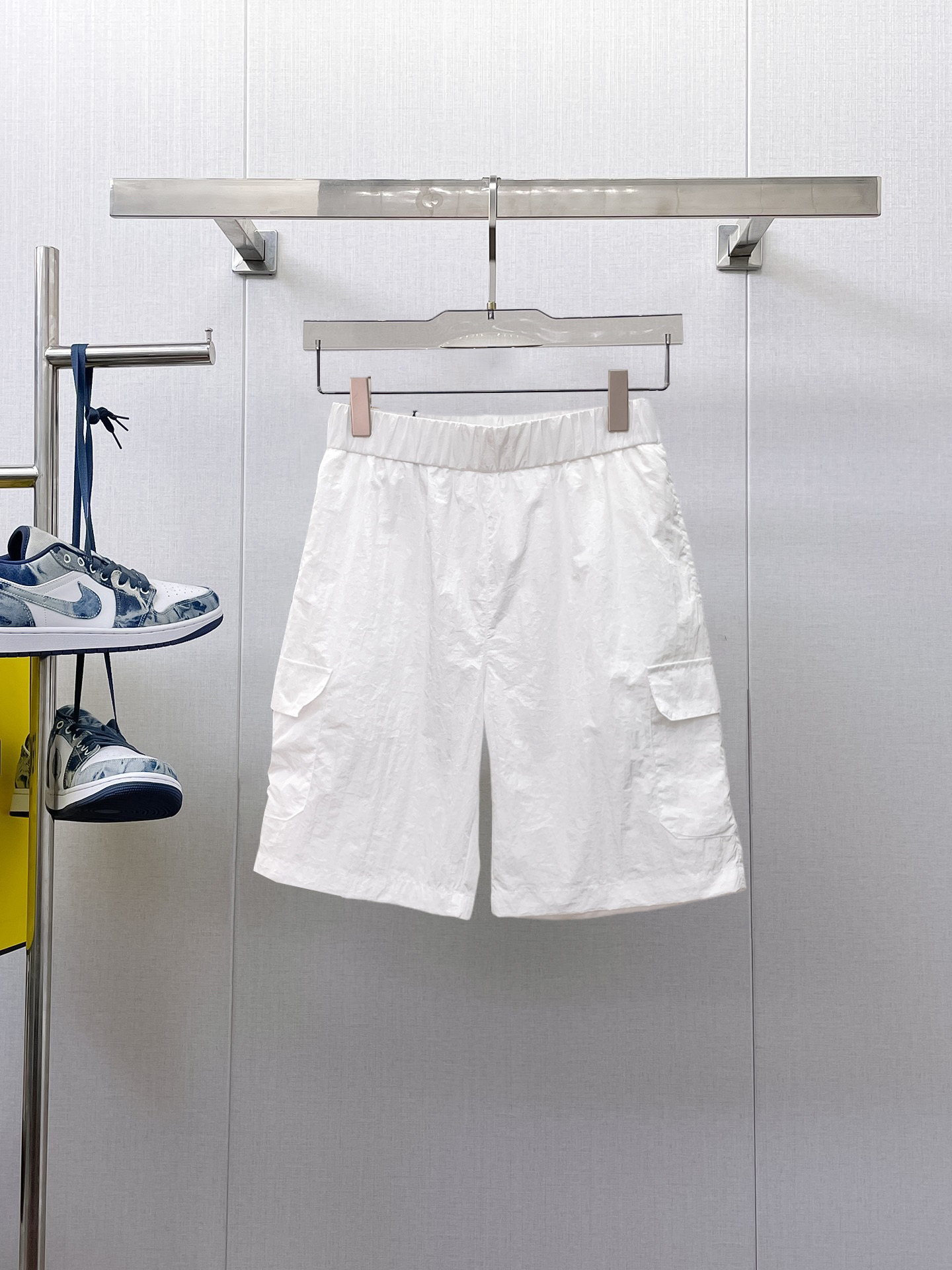 NO:933289,Prada's three-standard complete 2026 new summer men's casual shorts, advanced custom-made breathable fabrics, extremely breathable, elastic and comfortable, impeccable details, top-grade accessories, original logo design concept, delicate and soft feel!  The upper body shape is awesome!  Sizes M-XXXL, please state your height and weight when ordering, prada, shorts,19860909普拉达 三标齐全 2026夏季新款男士休闲短裤,高级定制面料透气面料 透气弹力舒适度极高,细节无可挑剔,顶级辅料配备,原版logo设计理念,手感细腻柔软！上身版型超赞！尺码M-XXXL下单报身高体重,,prada,shorts,,Men's clothing
