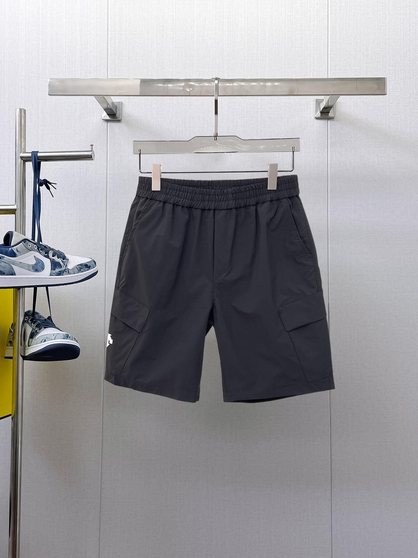 NO:838776,Descente's three-standard complete 2026 new summer men's casual shorts, advanced custom-made breathable fabrics, extremely breathable, elastic and comfortable, impeccable details, top-grade accessories, original logo design concept, delicate and soft feel!  The upper body fit is awesome!  Sizes M-XXXL, please state your height and weight when ordering,,shorts,19860909迪桑特 三标齐全 2026夏季新款男士休闲短裤,高级定制面料透气面料 透气弹力舒适度极高,细节无可挑剔,顶级辅料配备,原版logo设计理念,手感细腻柔软！上身版型超赞！尺码M-XXXL下单报身高体重,,shorts,,Men's clothing