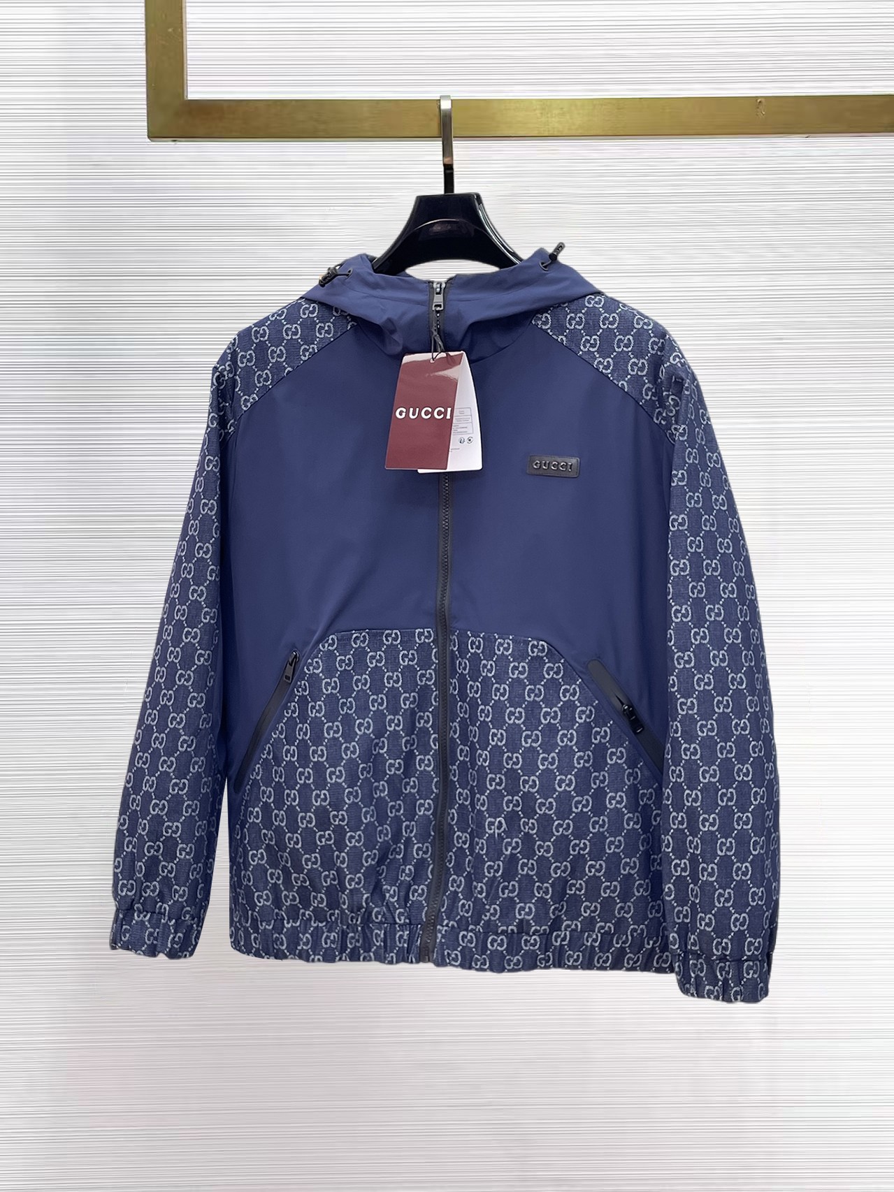 NO:869333,Gucci 2026ss new spring jacket, full high-end version!  Haute couture counter fabric accessories, high breathability and comfort, impeccable details, exquisite workmanship and complex craftsmanship, casual tailoring, awesome upper body shape, color blue, code number 48-56,,jackets & coats,jackets & coats,19860909古奇 2026ss春季新款夹克外套 全高端版本！高定专柜面料辅料,透气舒适度高,细节无可挑剔,做工考究工艺复杂,呈现休闲裁剪,上身版型超赞 颜色蓝色 码数48-56,,jackets & coats,jackets & coats,,Men's clothing