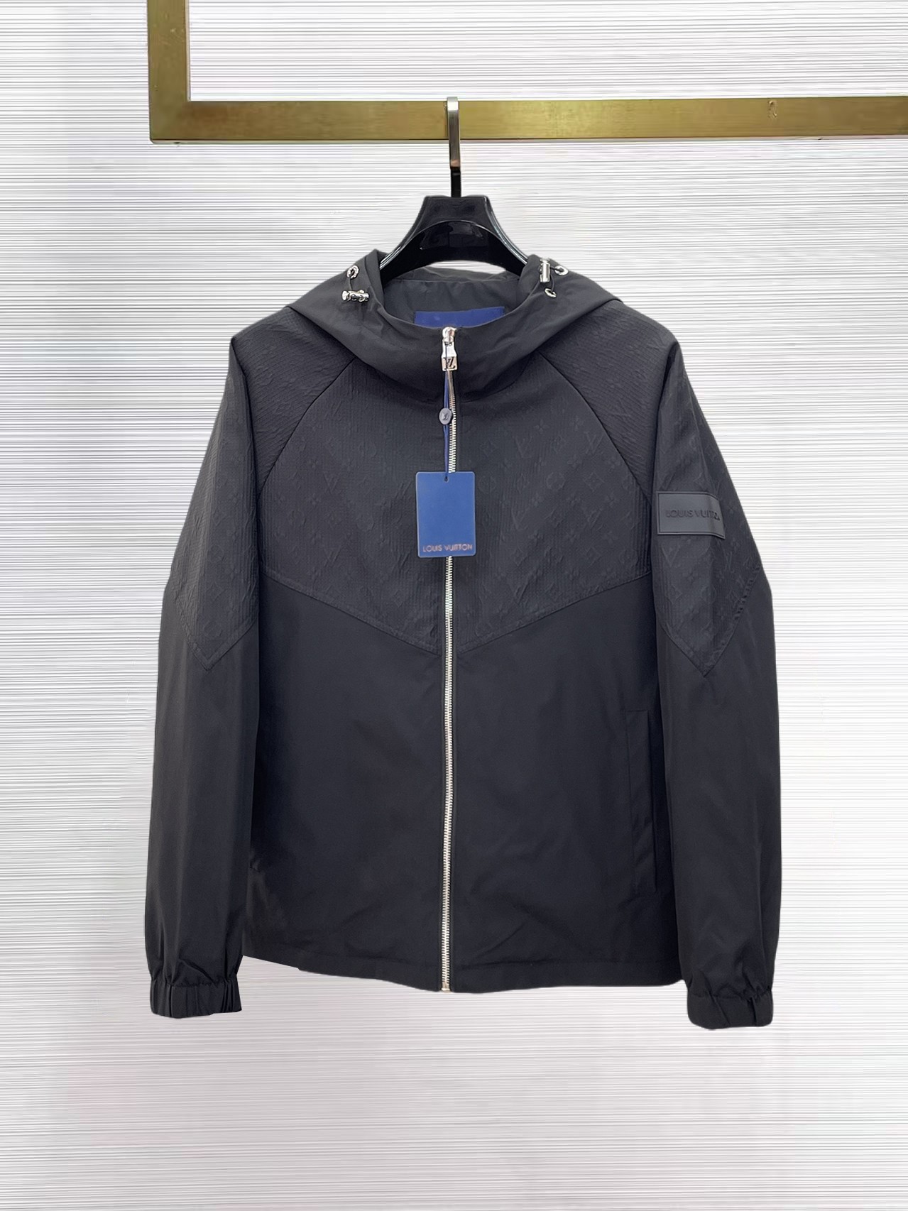 NO:869356,LV 2026ss new spring jacket full high-end version!  High-definition fabric accessories, high breathability and comfort, impeccable details, exquisite workmanship and complex craftsmanship, casual tailoring, awesome upper body shape, color blue, code number 48-56,, Louis Vuitton, jackets & coats,19860909LV 2026ss春季新款夹克 全高端版本！高定面料辅料,透气舒适度高,细节无可挑剔,做工考究工艺复杂,呈现休闲裁剪,上身版型超赞 颜色蓝色 码数48-56,,louis vuitton,jackets & coats,,Men's clothing