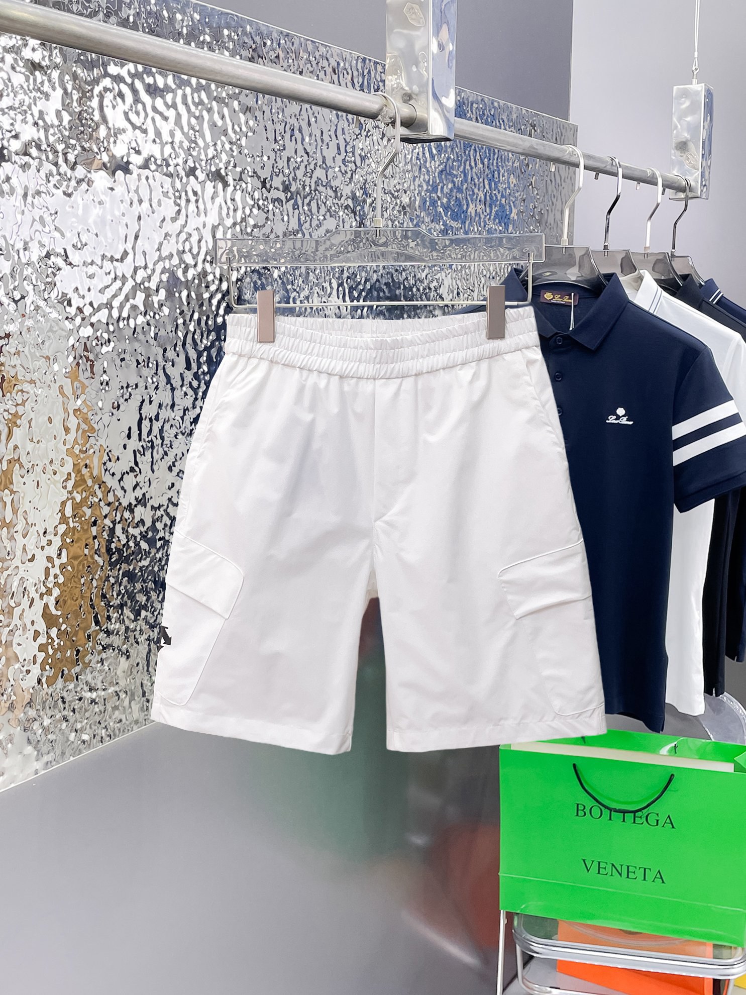 NO:841441,Descente's three-standard complete 2026 new summer men's casual shorts, advanced custom-made breathable fabrics, extremely breathable, elastic and comfortable, impeccable details, top-grade accessories, original logo design concept, delicate and soft feel!  The upper body fit is awesome!  Sizes M-XXXL, please state your height and weight when ordering,,shorts,19860909迪桑特 三标齐全 2026夏季新款男士休闲短裤,高级定制面料透气面料 透气弹力舒适度极高,细节无可挑剔,顶级辅料配备,原版logo设计理念,手感细腻柔软！上身版型超赞！尺码M-XXXL下单报身高体重,,shorts,,Men's clothing