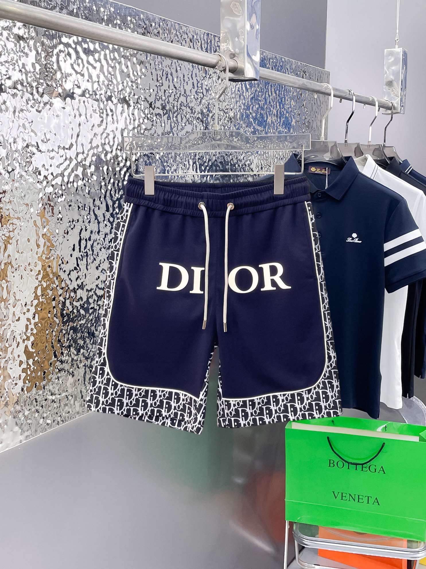 NO:841446,Dior's 2026 new summer men's casual shorts with three complete standards, advanced custom-made breathable fabrics, extremely breathable, elastic and comfortable, impeccable details, top-grade accessories, original logo design concept, delicate and soft feel!  The upper body fit is awesome!  For sizes M-XXXL, please state your height and weight when ordering, dior, shorts,19860909迪奥 三标齐全 2026夏季新款男士休闲短裤,高级定制面料透气面料 透气弹力舒适度极高,细节无可挑剔,顶级辅料配备,原版logo设计理念,手感细腻柔软！上身版型超赞！尺码M-XXXL下单报身高体重,,dior,shorts,,Men's clothing
