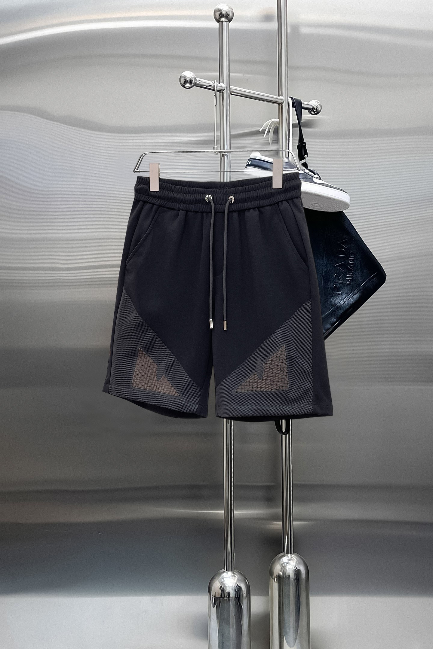 NO:844087,Fendi's three-standard complete 2026 new summer men's casual shorts, advanced custom-made breathable fabrics, extremely breathable, elastic and comfortable, impeccable details, top-grade accessories, original logo design concept, delicate and soft feel!  The upper body fit is awesome!  For sizes M-XXXL, please state your height and weight when placing an order, fendi, shorts,19860909芬迪 三标齐全 2026夏季新款男士休闲短裤,高级定制面料透气面料 透气弹力舒适度极高,细节无可挑剔,顶级辅料配备,原版logo设计理念,手感细腻柔软！上身版型超赞！尺码M-XXXL下单报身高体重,,fendi,shorts,,Men's clothing