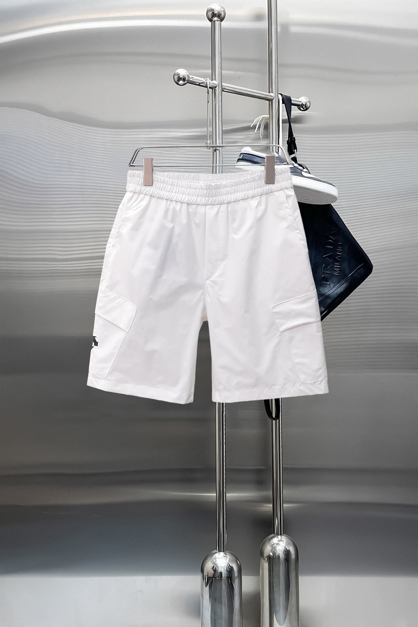 NO:844092,Descente's three-standard complete 2026 new summer men's casual shorts, advanced custom-made breathable fabrics, extremely breathable, elastic and comfortable, impeccable details, top-grade accessories, original logo design concept, delicate and soft feel!  The upper body fit is awesome!  Sizes M-XXXL, please state your height and weight when ordering,,shorts,19860909迪桑特 三标齐全 2026夏季新款男士休闲短裤,高级定制面料透气面料 透气弹力舒适度极高,细节无可挑剔,顶级辅料配备,原版logo设计理念,手感细腻柔软！上身版型超赞！尺码M-XXXL下单报身高体重,,shorts,,Men's clothing