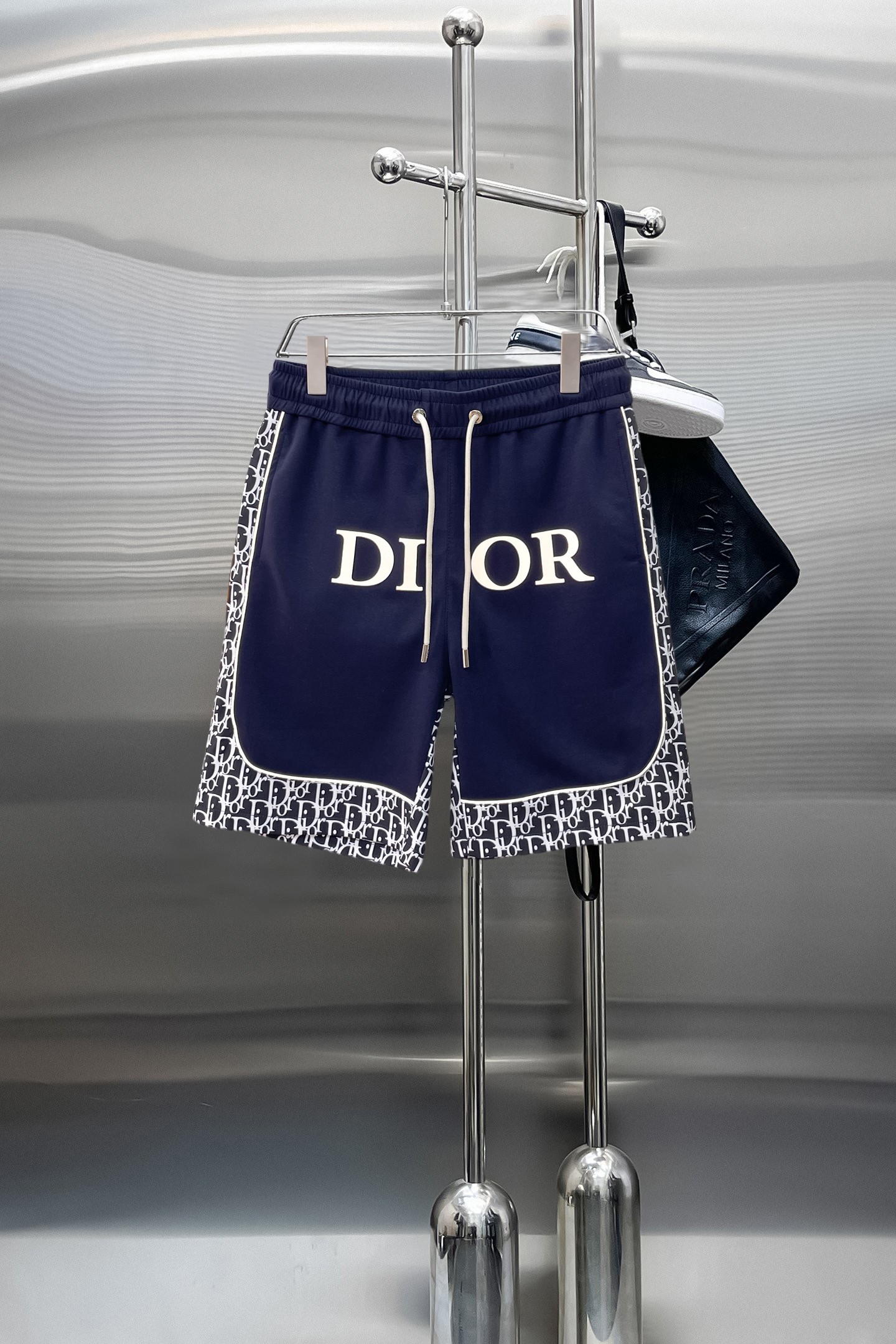 NO:844097,Dior's 2026 new summer men's casual shorts with three complete standards, advanced custom-made breathable fabrics, extremely breathable, elastic and comfortable, impeccable details, top-grade accessories, original logo design concept, delicate and soft feel!  The upper body fit is awesome!  For sizes M-XXXL, please state your height and weight when ordering, dior, shorts,19860909迪奥 三标齐全 2026夏季新款男士休闲短裤,高级定制面料透气面料 透气弹力舒适度极高,细节无可挑剔,顶级辅料配备,原版logo设计理念,手感细腻柔软！上身版型超赞！尺码M-XXXL下单报身高体重,,dior,shorts,,Men's clothing