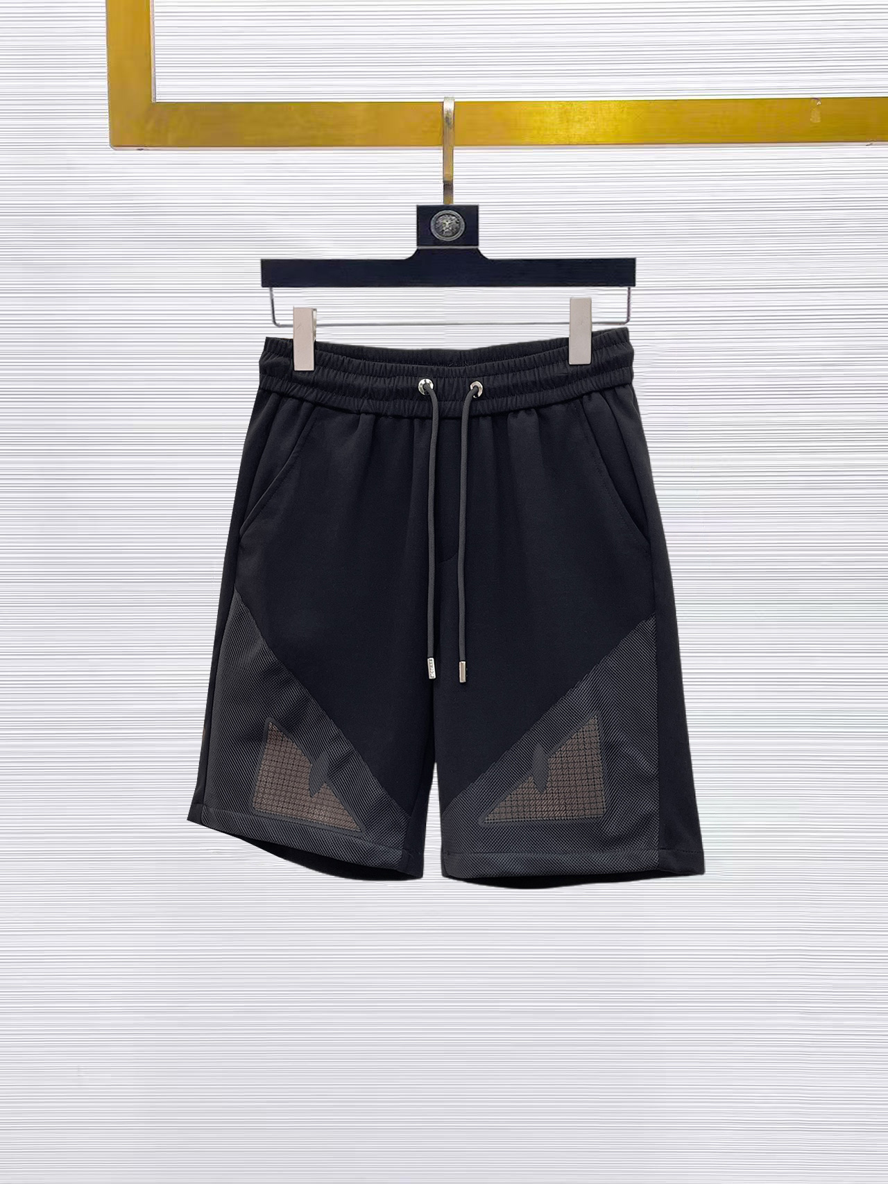 NO:874868,Fendi's three-standard complete 2026 new summer men's casual shorts, advanced custom-made breathable fabrics, extremely breathable, elastic and comfortable, impeccable details, top-grade accessories, original logo design concept, delicate and soft feel!  The upper body fit is awesome!  For sizes M-XXXL, please state your height and weight when placing an order, fendi, shorts,19860909芬迪 三标齐全 2026夏季新款男士休闲短裤,高级定制面料透气面料 透气弹力舒适度极高,细节无可挑剔,顶级辅料配备,原版logo设计理念,手感细腻柔软！上身版型超赞！尺码M-XXXL下单报身高体重,,fendi,shorts,,Men's clothing