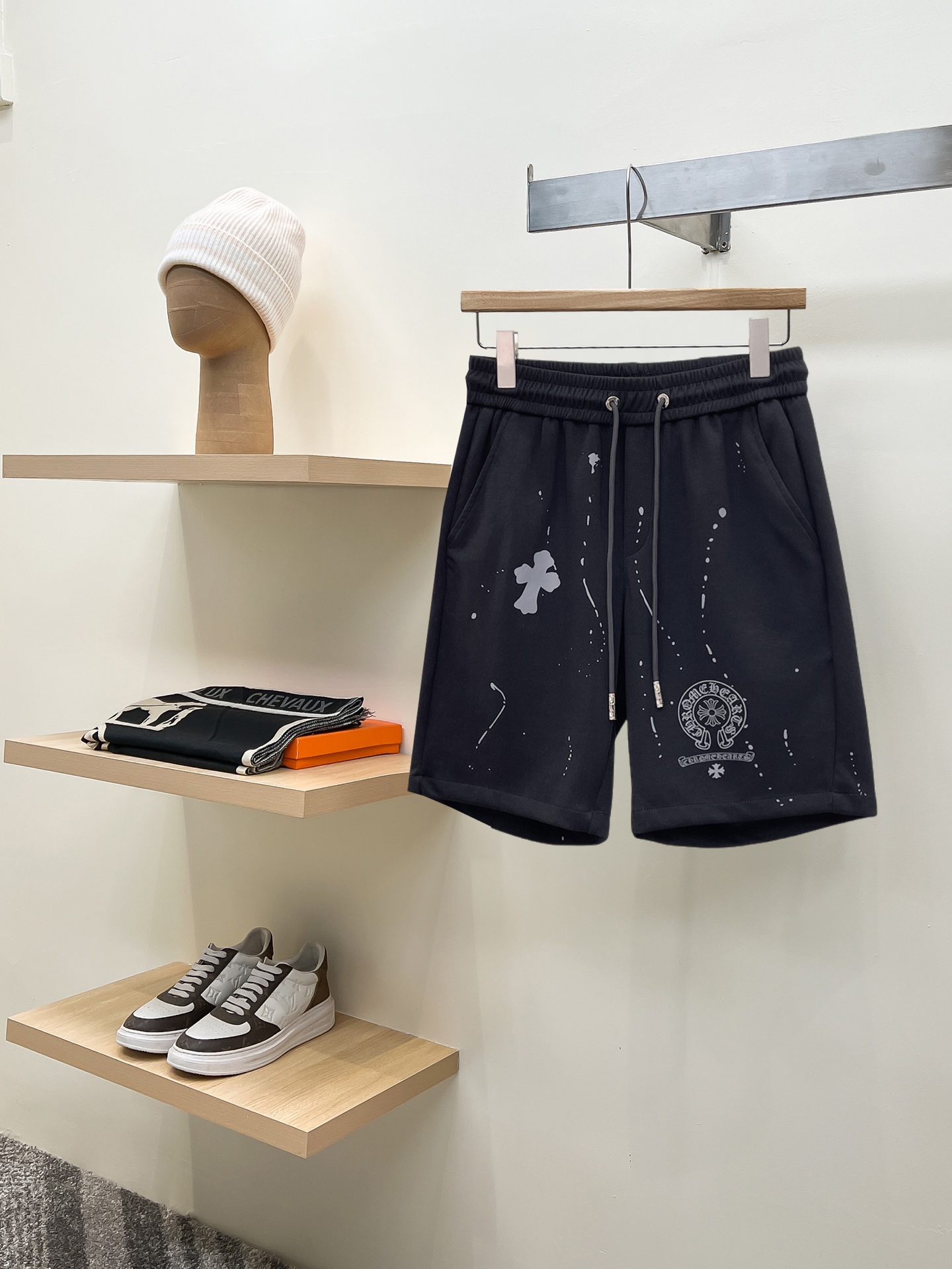 NO:846692,Croxin three-standard complete 2026 new summer men's casual shorts, advanced custom-made breathable fabrics, extremely breathable, elastic and comfortable, impeccable details, top-grade accessories, original logo design concept, delicate and soft feel!  The upper body fit is awesome!  Sizes M-XXXL, please state your height and weight when ordering,,chrome hearts,shorts,19860909克罗心 三标齐全 2026夏季新款男士休闲短裤,高级定制面料透气面料 透气弹力舒适度极高,细节无可挑剔,顶级辅料配备,原版logo设计理念,手感细腻柔软！上身版型超赞！尺码M-XXXL下单报身高体重,,chrome hearts,shorts,,Men's clothing