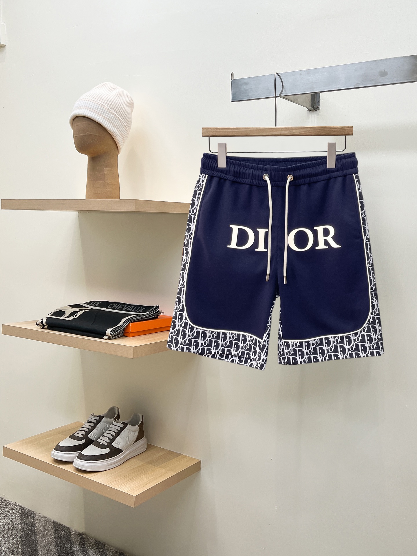 NO:846701,Dior's 2026 new summer men's casual shorts with three complete standards, advanced custom-made breathable fabrics, extremely breathable, elastic and comfortable, impeccable details, top-grade accessories, original logo design concept, delicate and soft feel!  The upper body fit is awesome!  For sizes M-XXXL, please state your height and weight when ordering, dior, shorts,19860909迪奥 三标齐全 2026夏季新款男士休闲短裤,高级定制面料透气面料 透气弹力舒适度极高,细节无可挑剔,顶级辅料配备,原版logo设计理念,手感细腻柔软！上身版型超赞！尺码M-XXXL下单报身高体重,,dior,shorts,,Men's clothing