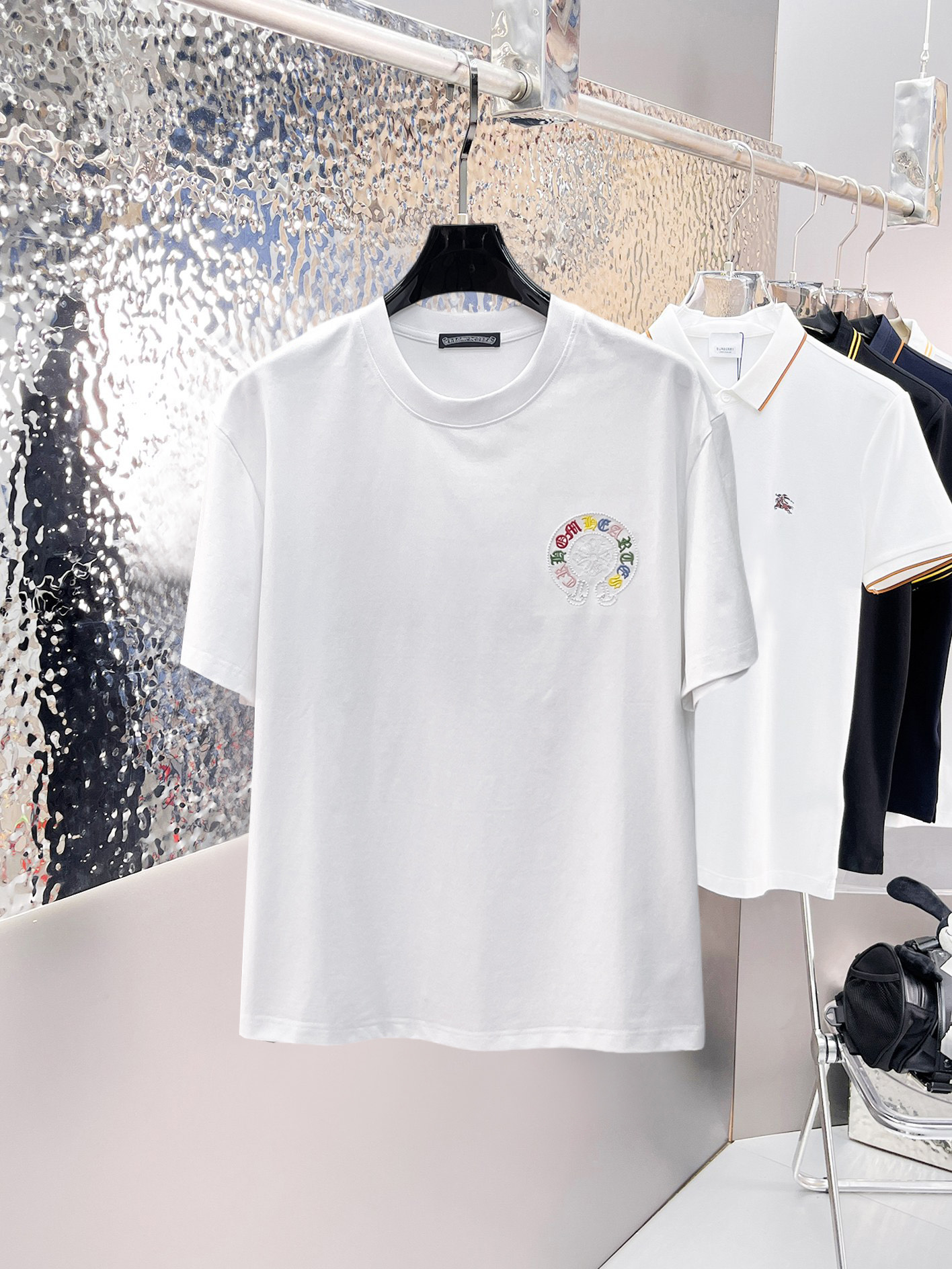 NO:862621,Kroxin's top products 2026 spring and summer new debut counter latest short-sleeved round neck T-shirt, high-end custom design, avant-garde and fashionable!  The brand logo is designed with heavy craftsmanship. High-end customized 260g fabric. Soft to the touch. Comfortable to wear. Exquisite stitching at the counter level. Fine workmanship. The upper body effect is incomparably handsome!  A must-have item for a stylish man!  Size M-XXXL,,chrome hearts,T-shirt,tees,t-shirt,19860909克罗心 顶级货品2026春夏新款首发专柜最新款短袖圆领T恤 高端订制 设计前卫时尚！品牌logo重工艺设计 高端定制260克面料.手感柔软.穿着舒适.专柜级别精致车线.做工精细.上身效果无敌帅气！型男必备单品！码数M-XXXL,,chrome hearts,T-shirt,tees，t-shirt,,Men's clothing