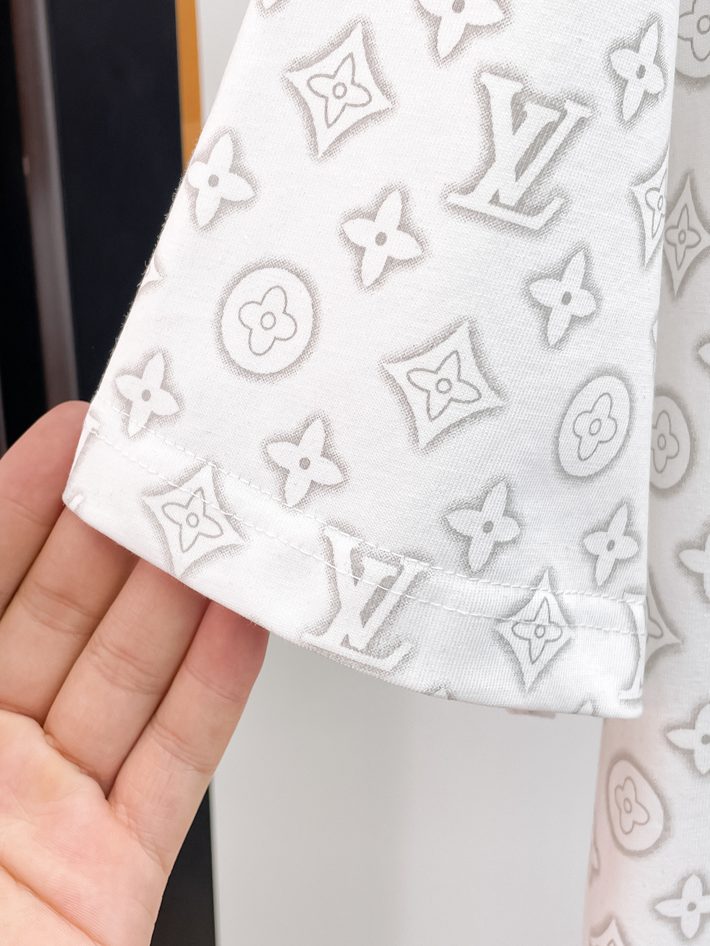 LV men LV 2026 New New T ！ logo 260 . . . . . ！ ！ ：M-XXXL — photo 6