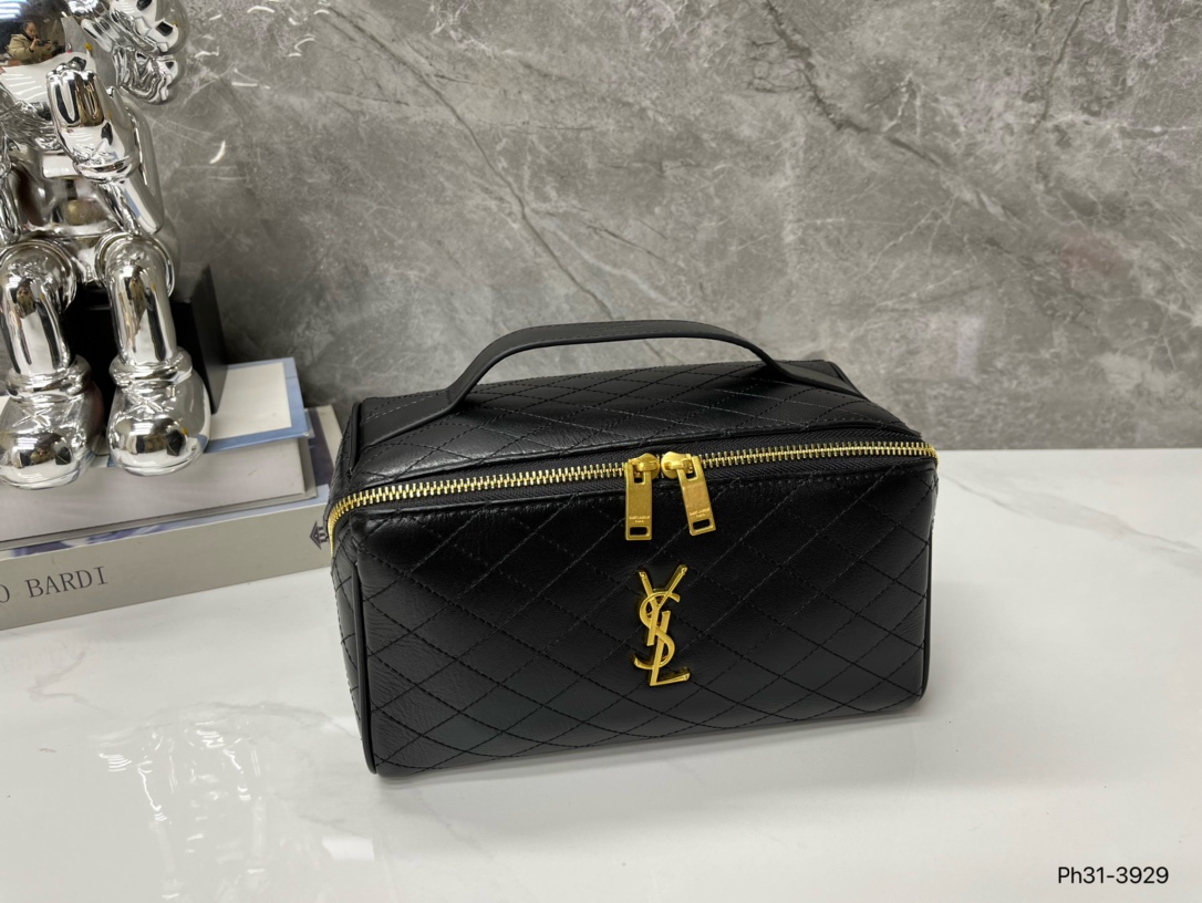 Yves Saint Laurent Cosmetic Bags Travel Bags Fake Cheap best online
 Winter Collection