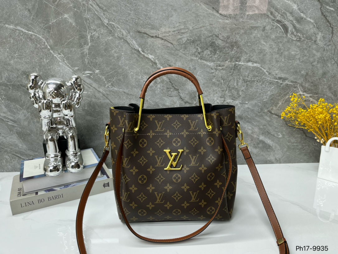 Online
 Louis Vuitton Tote Bags