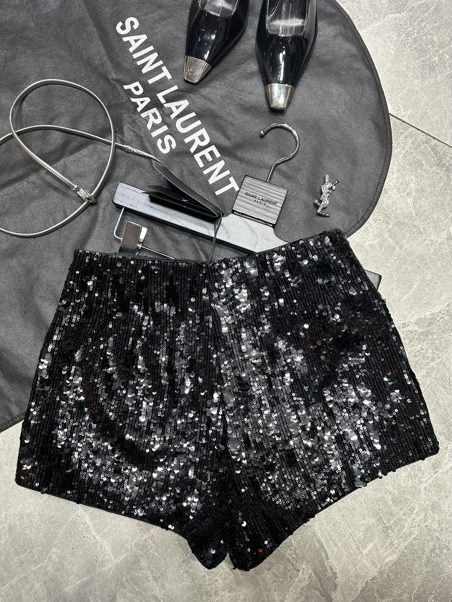 “SAINT LAURE** New Series: P744 Scavenger Dress & SY Irregularly Lighten Shorts Review” - 图片 9