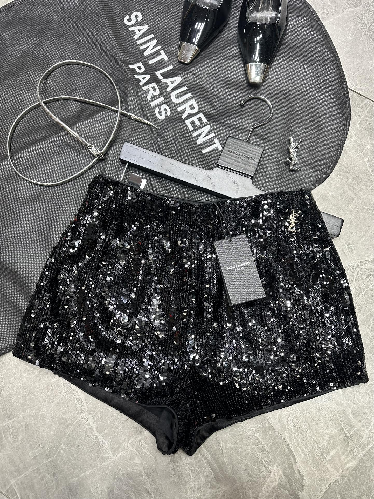 “SAINT LAURE** New Series: P744 Scavenger Dress & SY Irregularly Lighten Shorts Review” - 图片 1