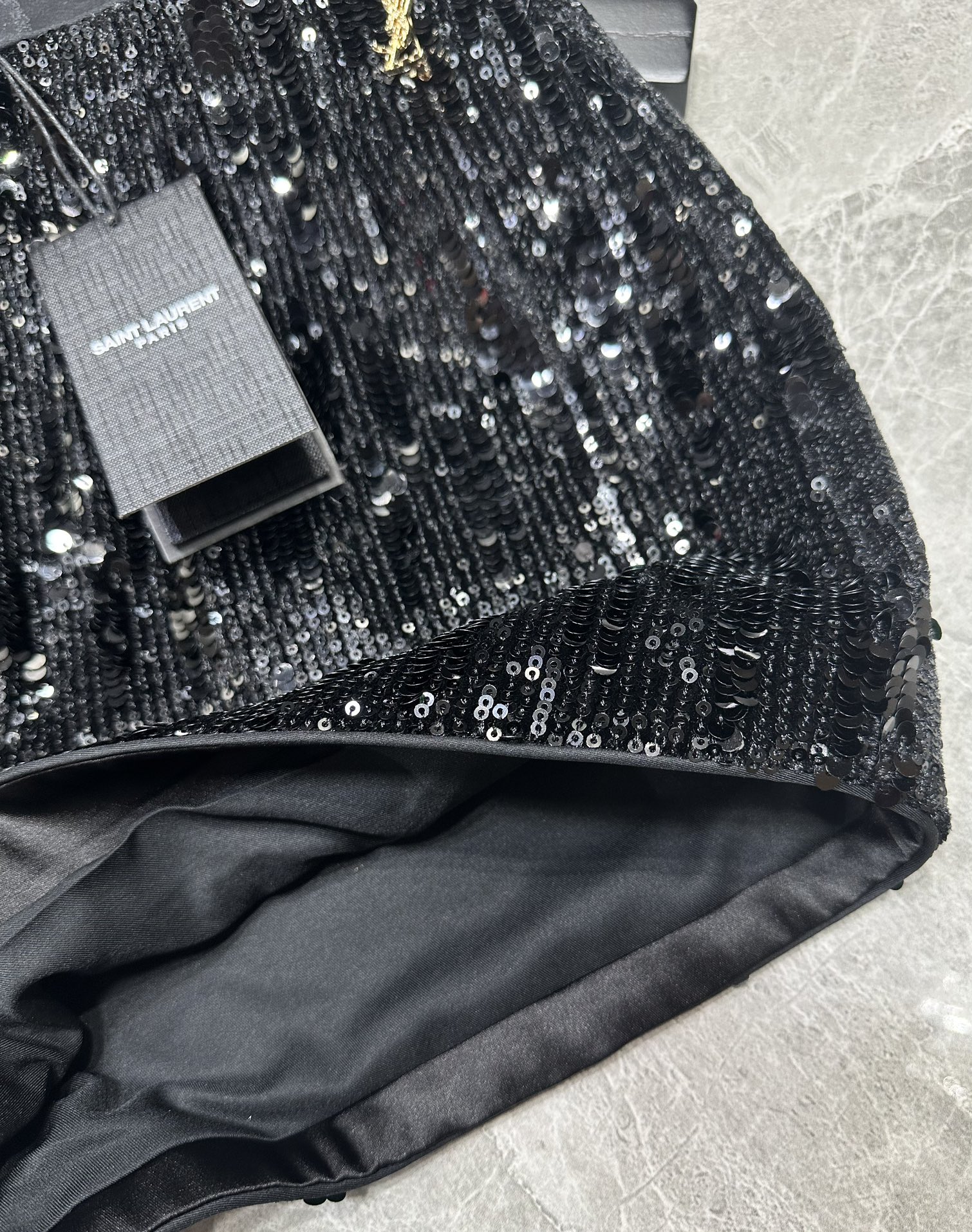 “SAINT LAURE** New Series: P744 Scavenger Dress & SY Irregularly Lighten Shorts Review” - 图片 4