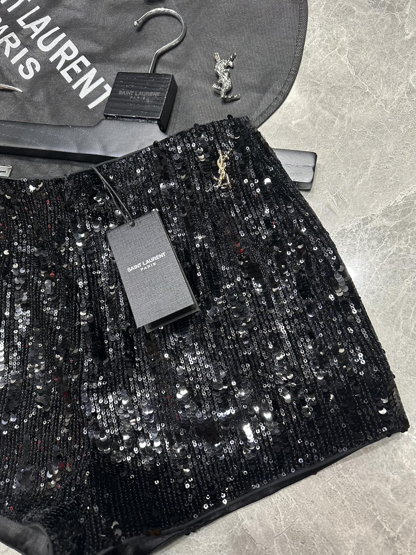 “SAINT LAURE** New Series: P744 Scavenger Dress & SY Irregularly Lighten Shorts Review” - 图片 3