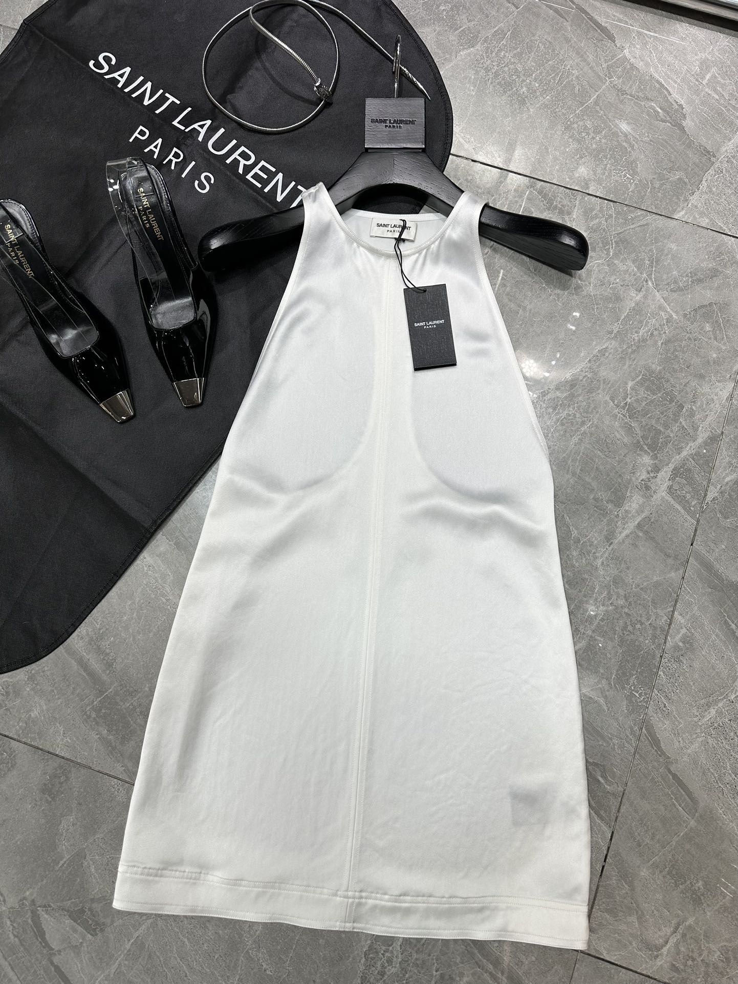 Saint Laurent’s P696 Original Smug Dress: 2025 Collection Review - 图片 1