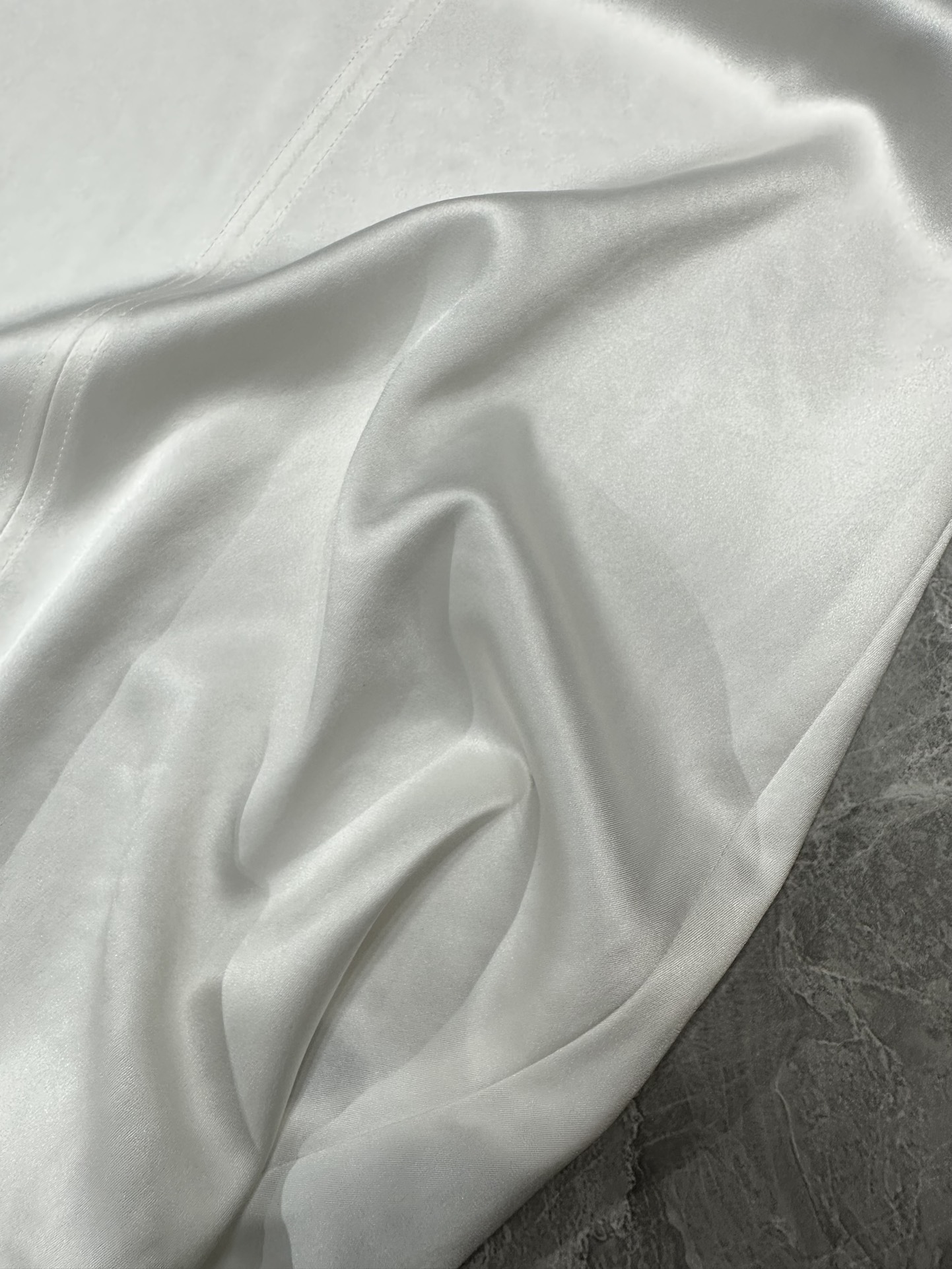 Saint Laurent’s P696 Original Smug Dress: 2025 Collection Review - 图片 6