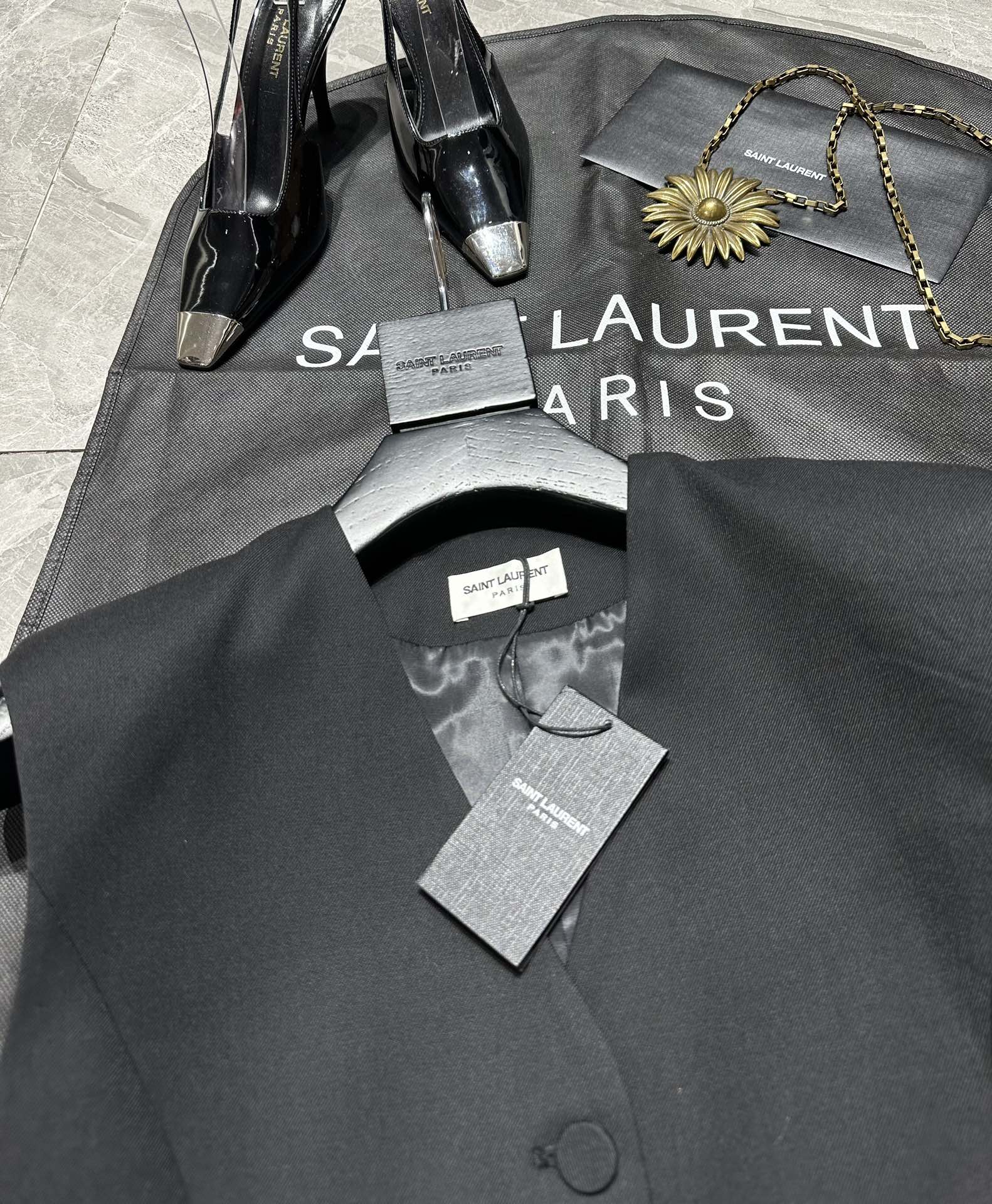 Saint Lauur P794 One-Size-Fits-All Female Suit with Simple, Versatile Vests - 图片 3