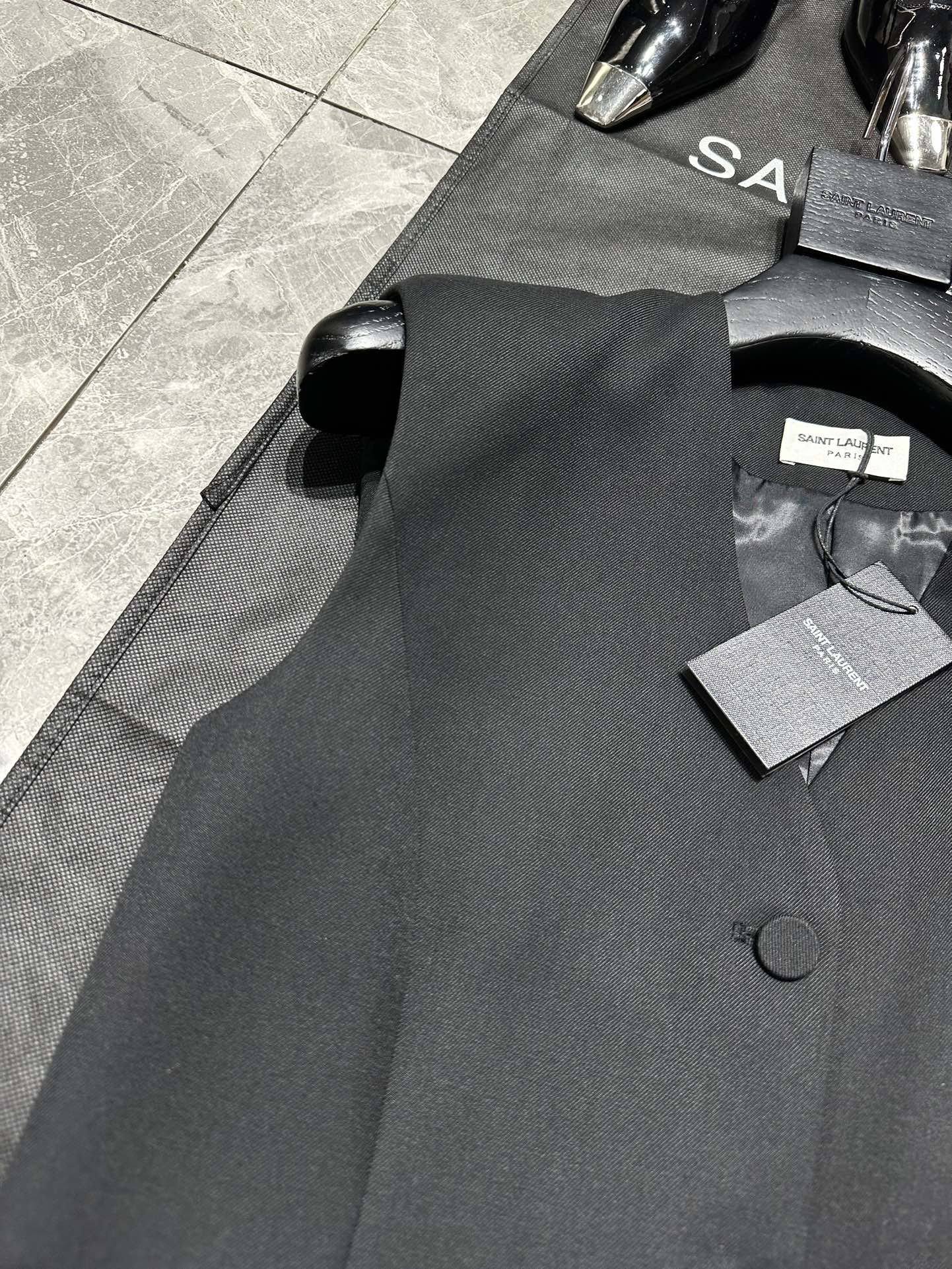 Saint Lauur P794 One-Size-Fits-All Female Suit with Simple, Versatile Vests - 图片 4