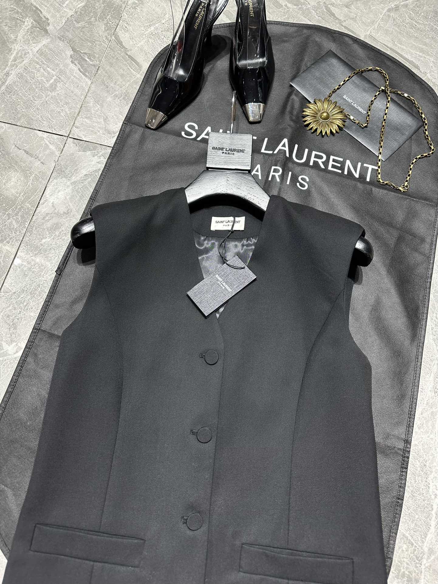 Saint Lauur P794 One-Size-Fits-All Female Suit with Simple, Versatile Vests - 图片 2