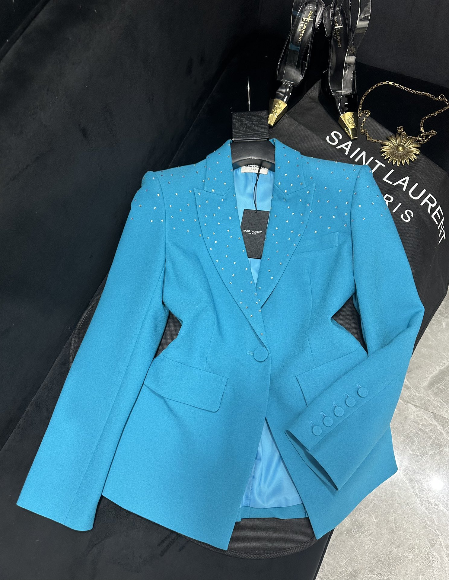 “SAINT LAURENT P1128 Female Suit Collection: Hot Diamond Designs, Instant Lift, Super Hot Colors” - 图片 1