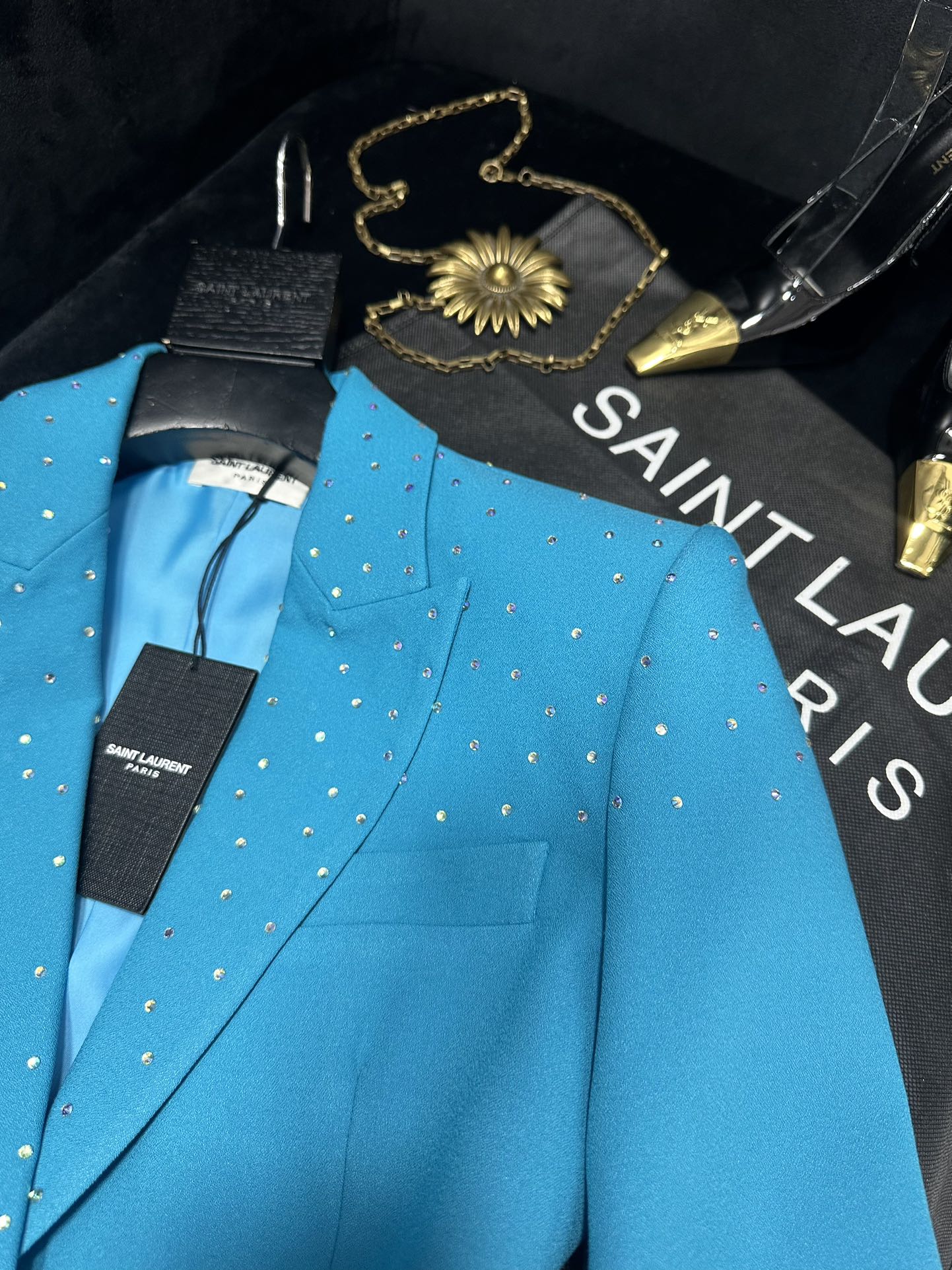 “SAINT LAURENT P1128 Female Suit Collection: Hot Diamond Designs, Instant Lift, Super Hot Colors” - 图片 4