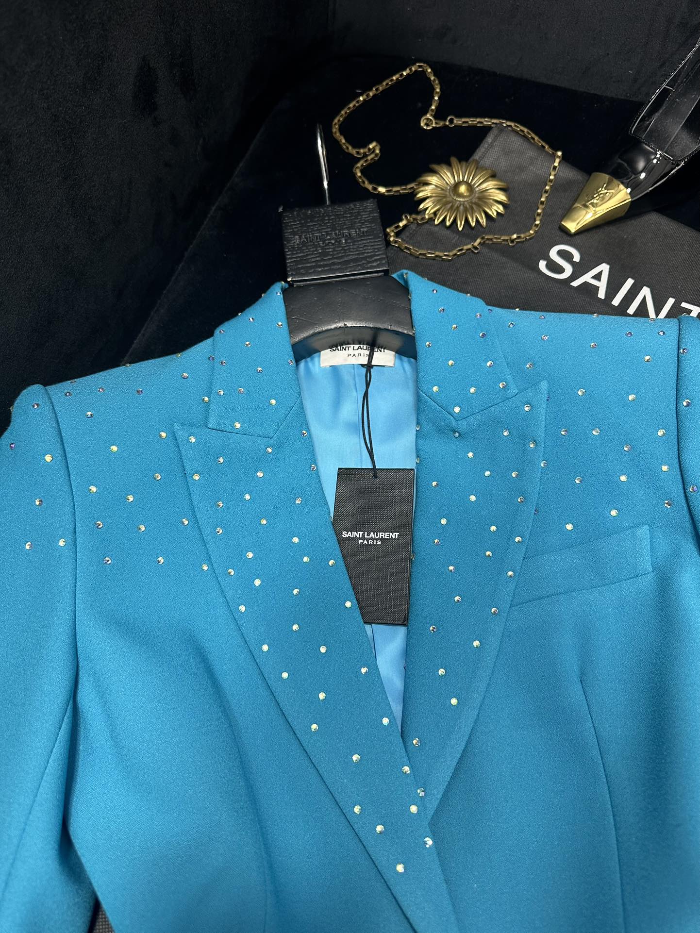 “SAINT LAURENT P1128 Female Suit Collection: Hot Diamond Designs, Instant Lift, Super Hot Colors” - 图片 3