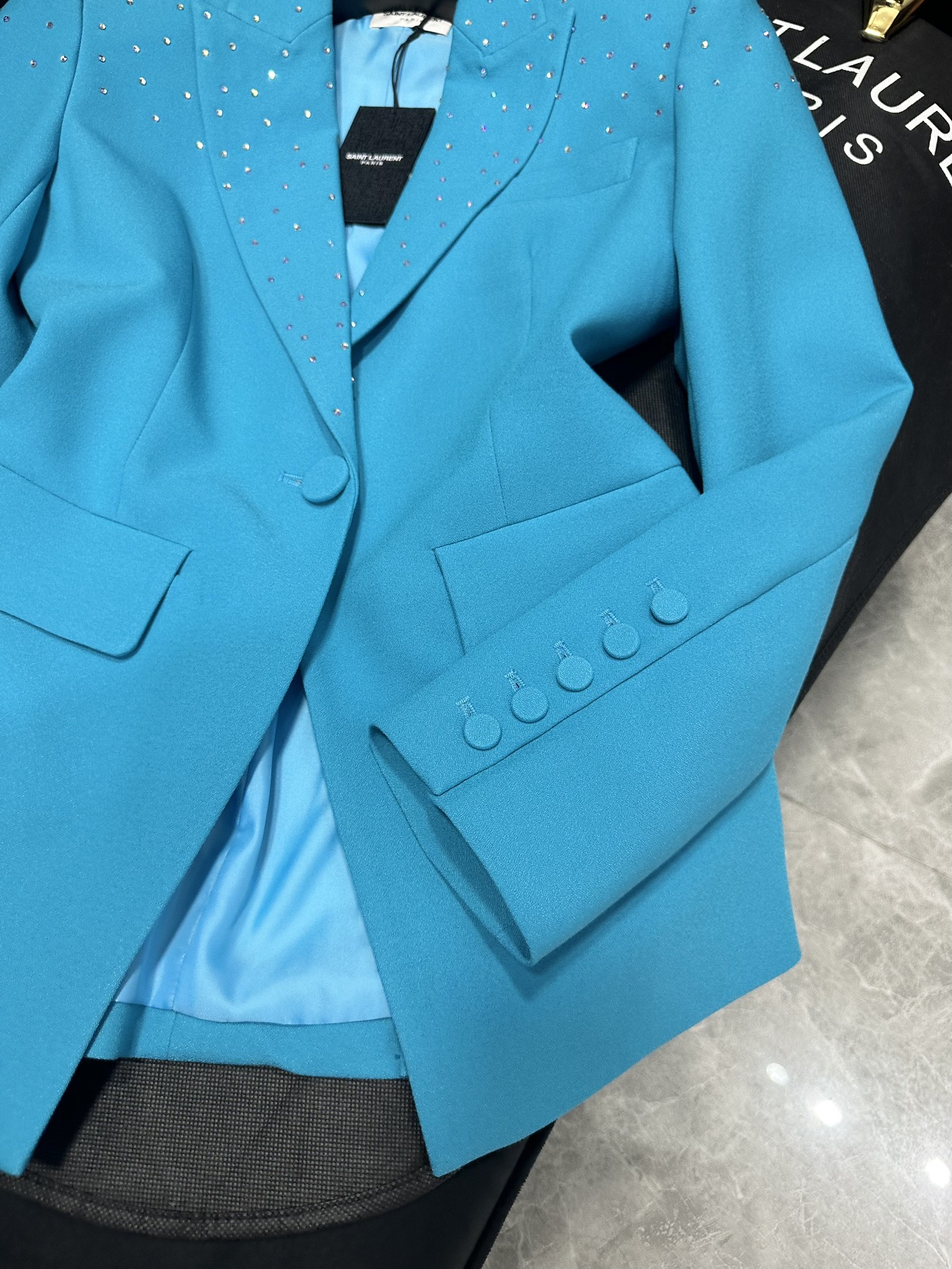“SAINT LAURENT P1128 Female Suit Collection: Hot Diamond Designs, Instant Lift, Super Hot Colors” - 图片 6