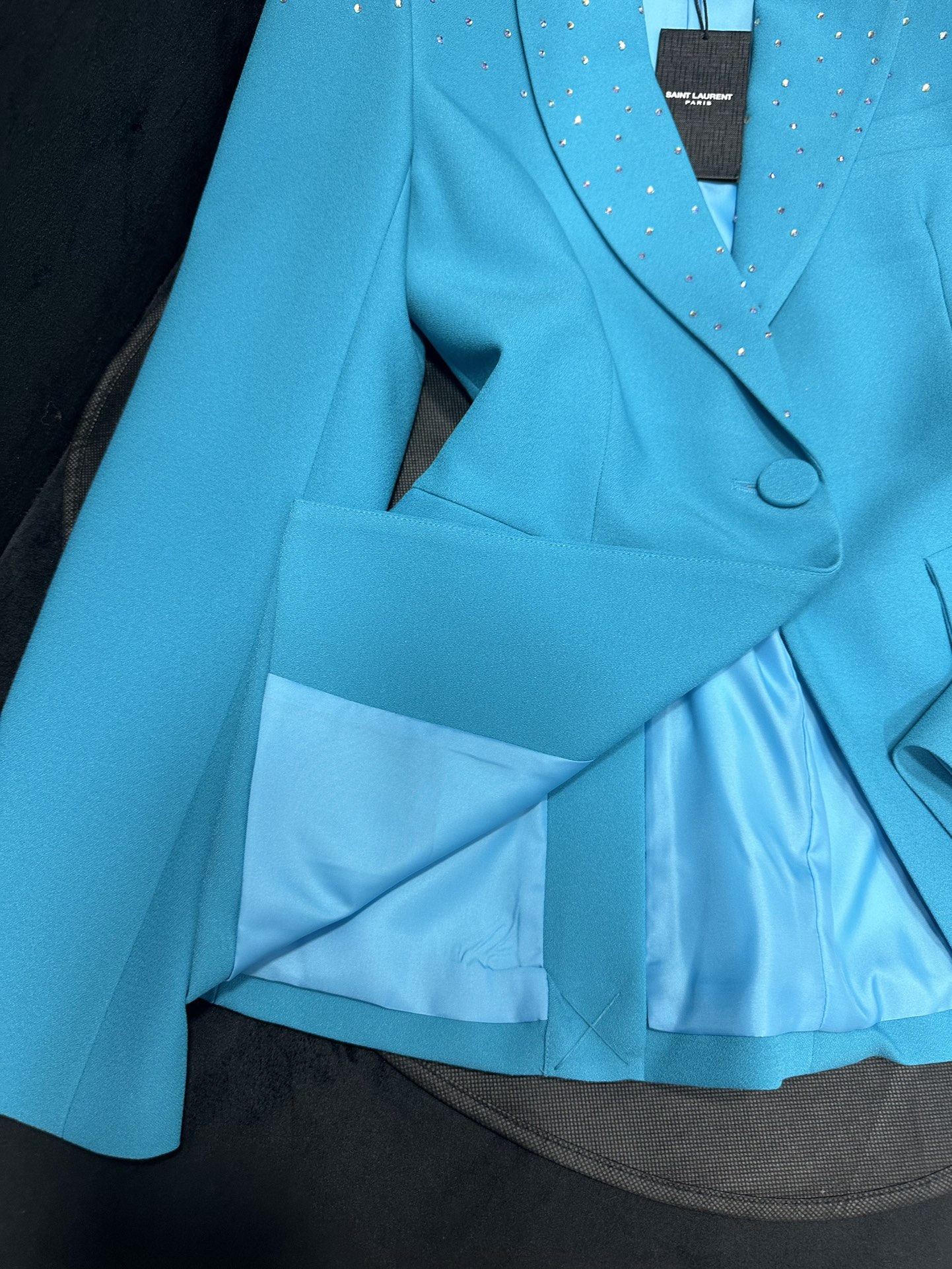 “SAINT LAURENT P1128 Female Suit Collection: Hot Diamond Designs, Instant Lift, Super Hot Colors” - 图片 8