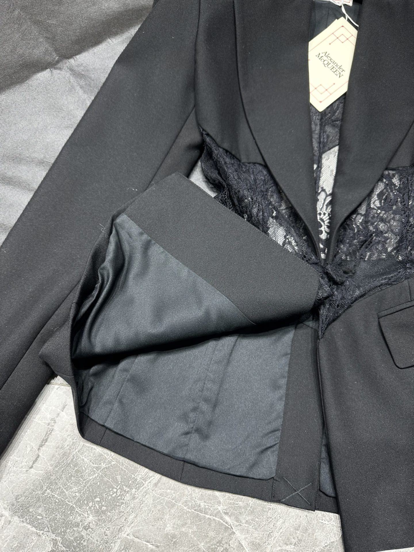 Fashionable and Versatile Female Suit by Alexander McQueen: P1272 Collection Highlights - 图片 7