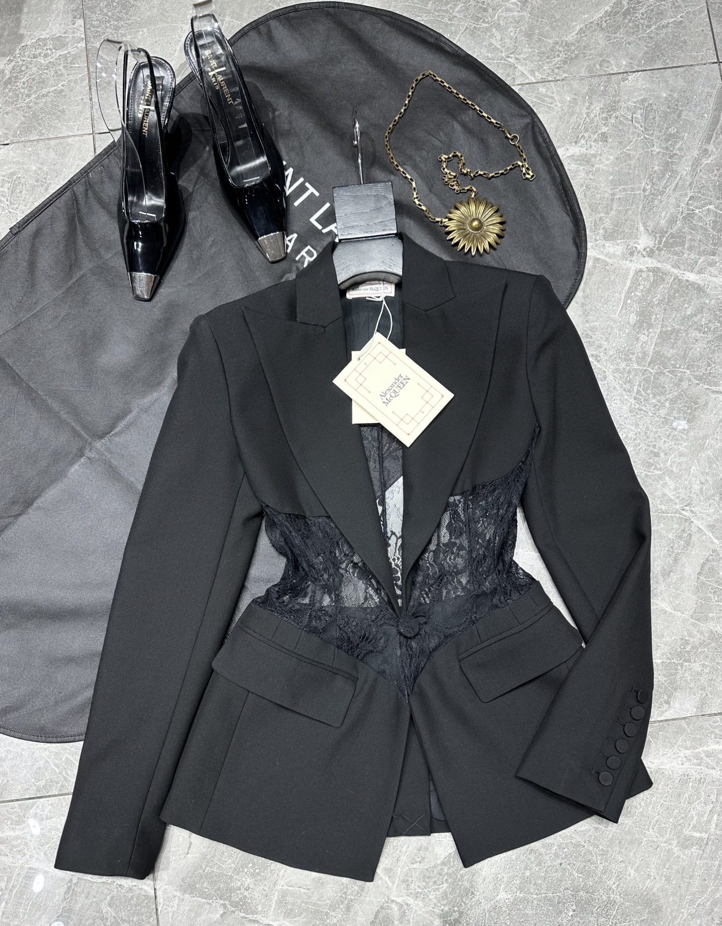 Fashionable and Versatile Female Suit by Alexander McQueen: P1272 Collection Highlights - 图片 1