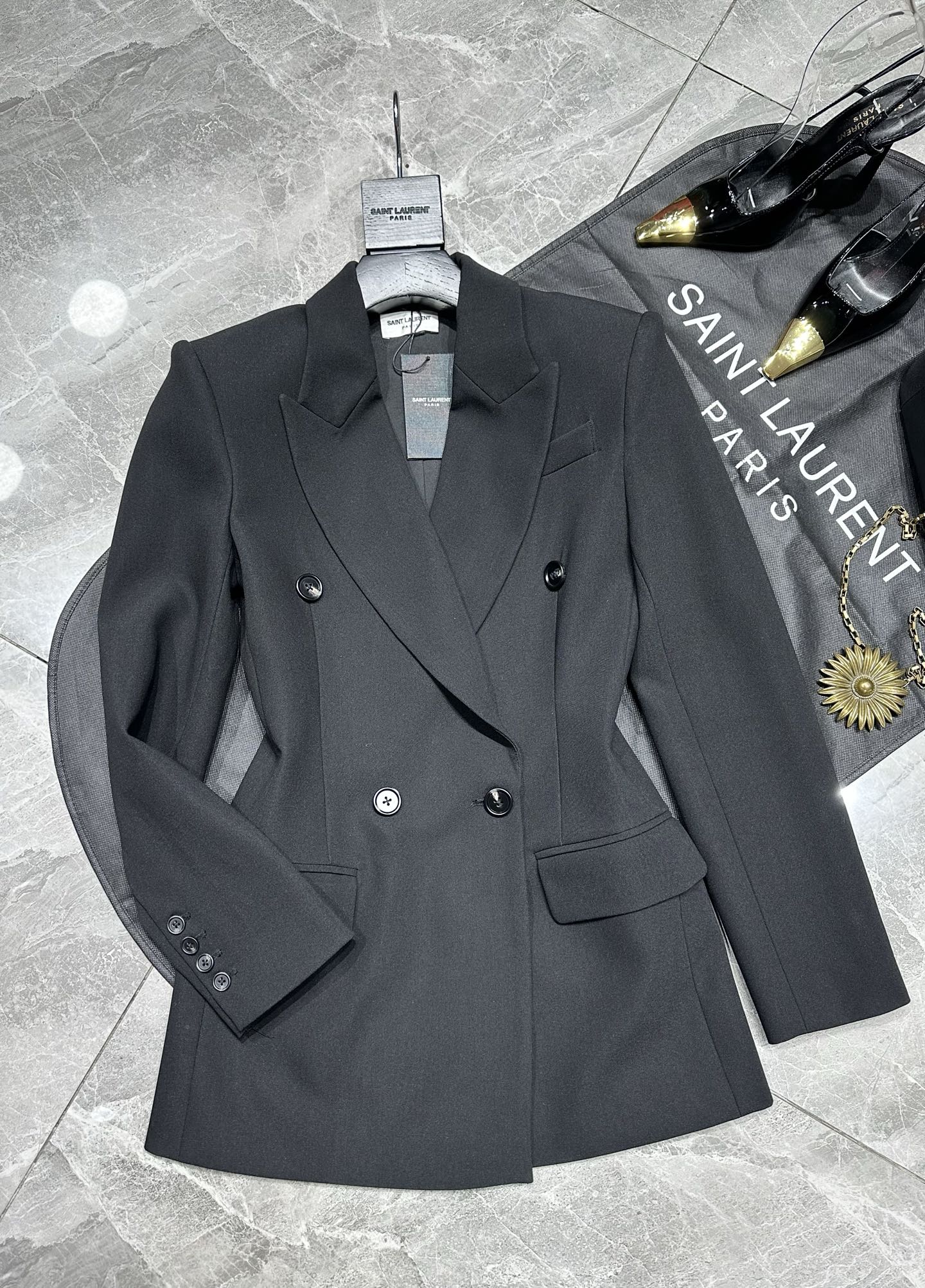 “SAINT LAURE****2025 New Series: Kenpea Double-Deductible Female Suit Overview” - 图片 1